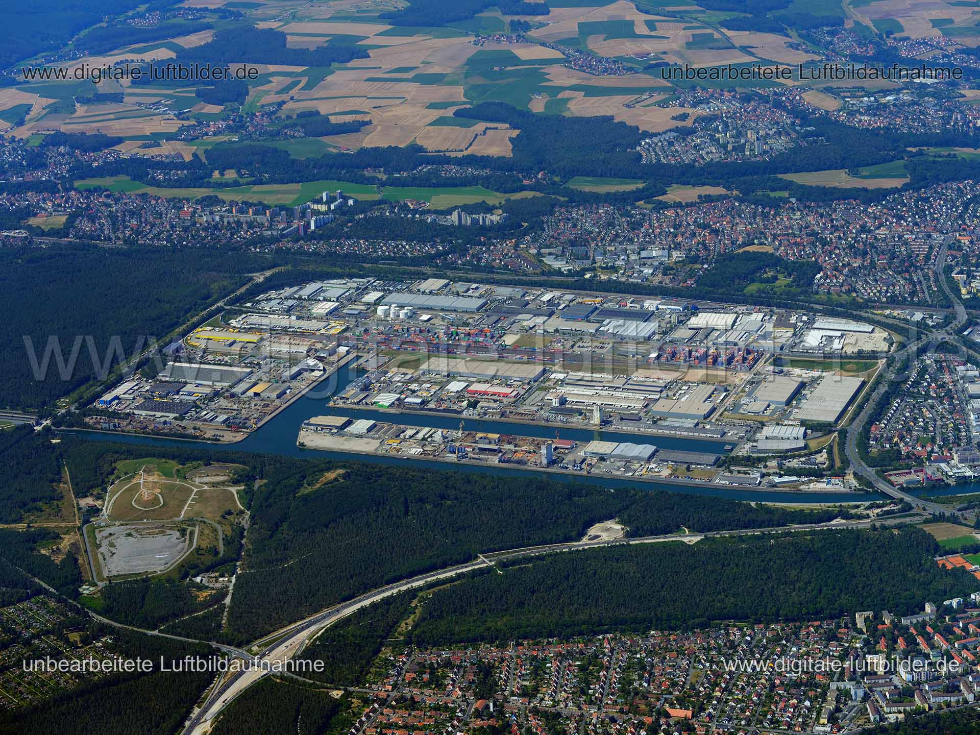 Titel: Hafen, Bildnummer: f380870, Ort / Stadt: Nürnberg, (Land)Kreis: kreisfreie Stadt Nürnberg, Regierungsbezirk: Mittelfranken, Bundesland: Bayern, Aufnahmedatum: 01.08.2020, Schlagwörter: Luftbild, Luftbilder, Luftbildfotografie, Luftaufnahme, Luftbildaufnahme, Luftfoto, Vogelperspektive, Vogelansicht, Deutschland, Schräg- und Senkrecht-Luftaufnahmen, Orthofotografie, Hafen, Autobahn A73, Königshof, Reststoffdeponie, Marthweg, Panorama, Monat: August, Jahreszeit: Sommer, Tageszeit: Vormittag