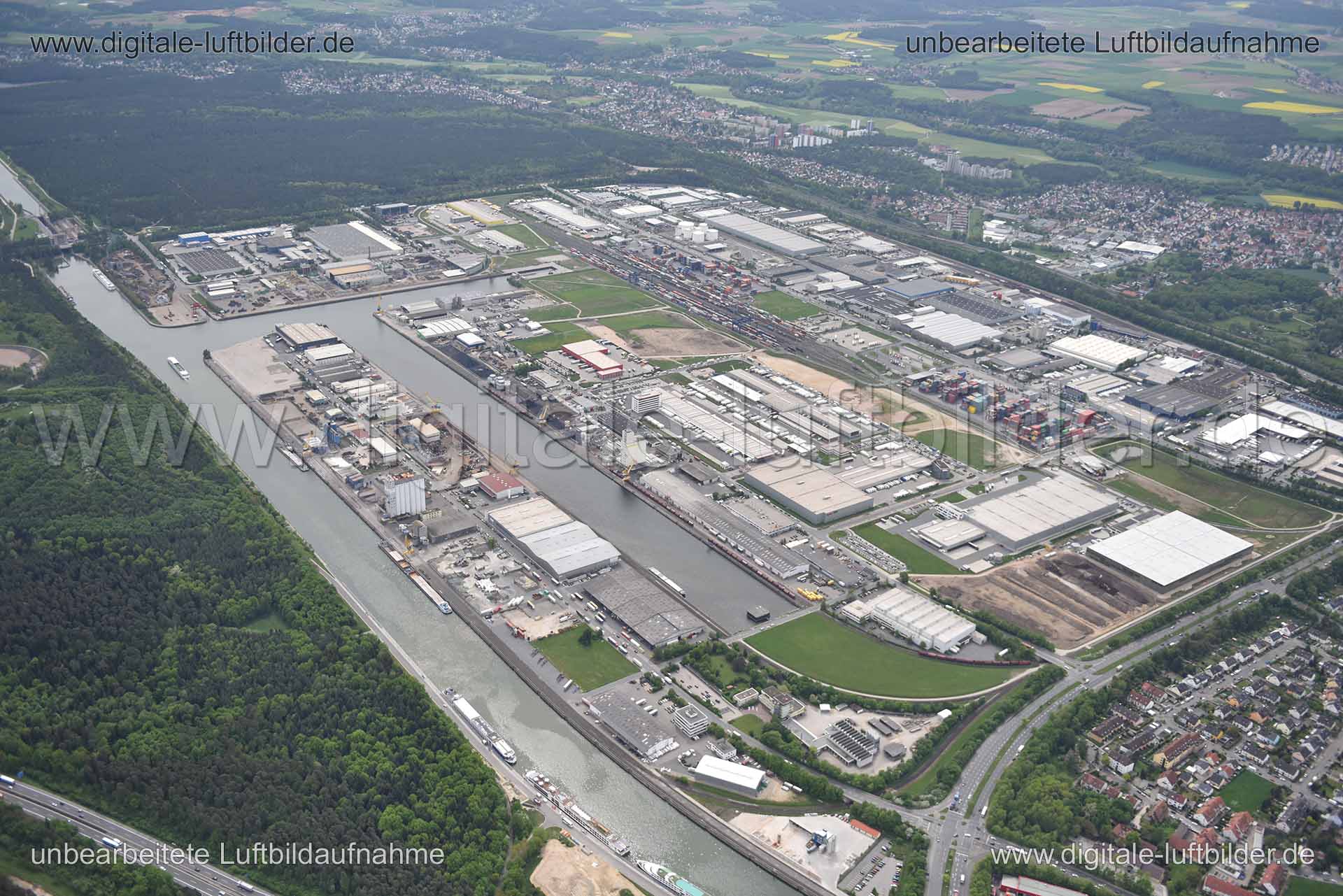 Titel: Hafen, Bildnummer: n146870, Ort / Stadt: Nürnberg, (Land)Kreis: kreisfreie Stadt Nürnberg, Regierungsbezirk: Mittelfranken, Bundesland: Bayern, Aufnahmedatum: 11.05.2015, Schlagwörter: Luftbild, Luftbilder, Luftbildfotografie, Luftaufnahme, Luftbildaufnahme, Luftfoto, Vogelperspektive, Vogelansicht, Deutschland, Schräg- und Senkrecht-Luftaufnahmen, Orthofotografie, Hafen, Main-Donau-Kanal, Bremer Straße, Roterdamerstraße, Hamburger Straße, Hafenstraße, Frankenschnellweg, Europakanal, Maia
