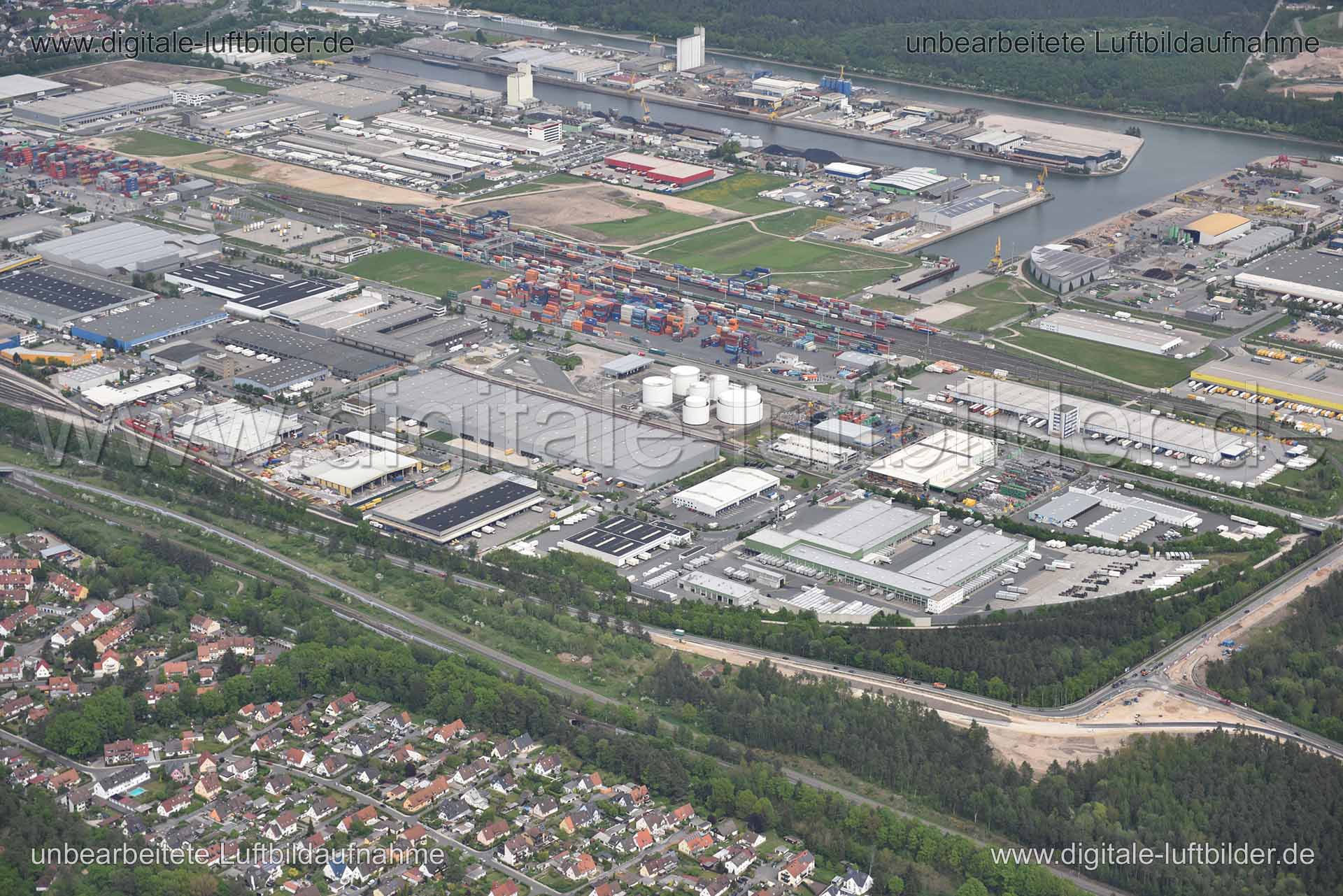 Titel: Hafen, Bildnummer: n147100, Ort / Stadt: Nürnberg, (Land)Kreis: kreisfreie Stadt Nürnberg, Regierungsbezirk: Mittelfranken, Bundesland: Bayern, Aufnahmedatum: 11.05.2015, Schlagwörter: Luftbild, Luftbilder, Luftbildfotografie, Luftaufnahme, Luftbildaufnahme, Luftfoto, Vogelperspektive, Vogelansicht, Deutschland, Schräg- und Senkrecht-Luftaufnahmen, Orthofotografie, Hafen, Eibach, Duisburger Straße, Hamburger Straße, Hafenstraße, Königshofer Weg, Walter-Flex-Straße, Monat: Mai, Jahreszeit: