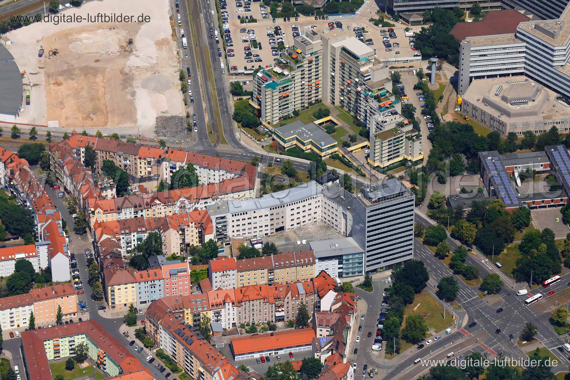 Titel: Hainstraße, Bildnummer: c310780, Ort / Stadt: Nürnberg, (Land)Kreis: kreisfreie Stadt Nürnberg, Regierungsbezirk: Mittelfranken, Bundesland: Bayern, Aufnahmedatum: 26.06.2019, Schlagwörter: Luftbild, Luftbilder, Luftbildfotografie, Luftaufnahme, Luftbildaufnahme, Luftfoto, Vogelperspektive, Vogelansicht, Deutschland, Schräg- und Senkrecht-Luftaufnahmen, Orthofotografie, 90461, Friggastraße, Wilhelm-Spaeth-Straße, Rankestraße, Baaderstraße, Hallerhüttenstraße, Platz der Opfer des Faschismu