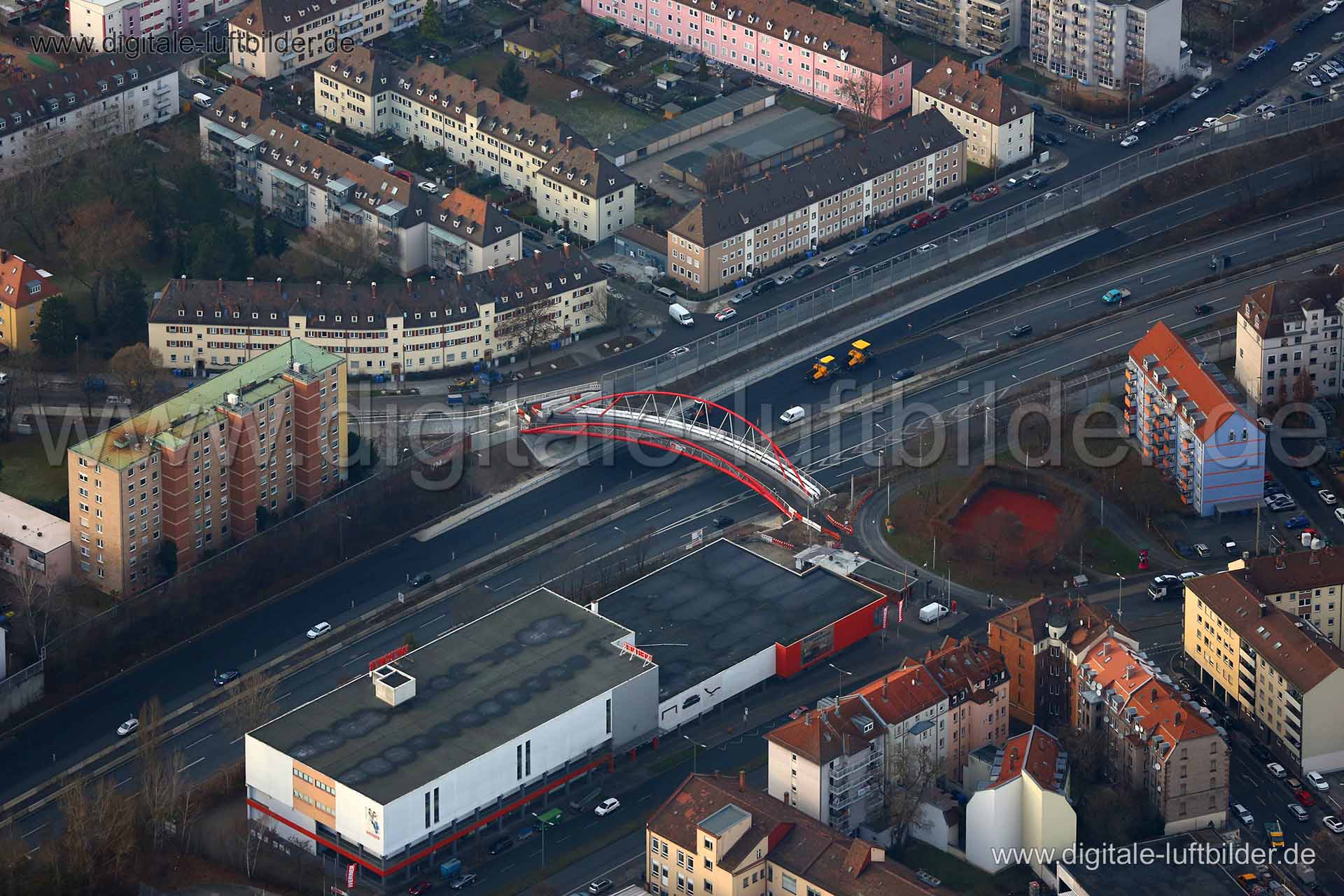 Titel: Heistersteg, Bildnummer: c233530, Ort / Stadt: Nürnberg, (Land)Kreis: kreisfreie Stadt Nürnberg, Regierungsbezirk: Mittelfranken, Bundesland: Bayern, Aufnahmedatum: 08.12.2016, Schlagwörter: Luftbild, Luftbilder, Luftbildfotografie, Luftaufnahme, Luftbildaufnahme, Luftfoto, Vogelperspektive, Vogelansicht, Deutschland, Schräg- und Senkrecht-Luftaufnahmen, Orthofotografie, Heistersteg, Dianaplatz, Dianastraße, Brücke, Steg, Endresstraße, Heisterstraße, Möbelhaus Werner, Gibitzenhof, Franken