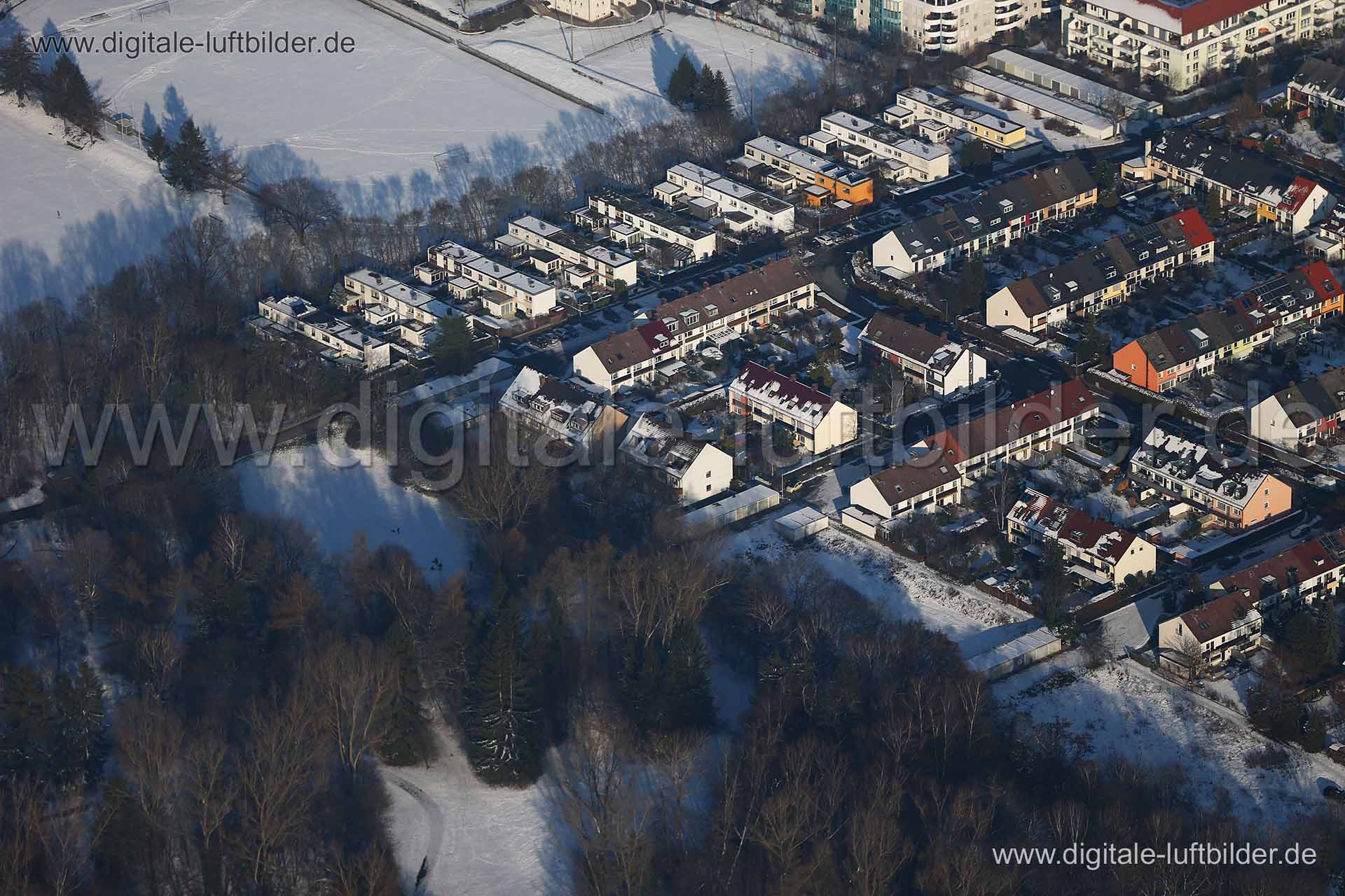 Titel: Hörberweg, Bildnummer: c207240, Ort / Stadt: Nürnberg, (Land)Kreis: kreisfreie Stadt Nürnberg, Regierungsbezirk: Mittelfranken, Bundesland: Bayern, Aufnahmedatum: 22.01.2016, Schlagwörter: Luftbild, Luftbilder, Luftbildfotografie, Luftaufnahme, Luftbildaufnahme, Luftfoto, Vogelperspektive, Vogelansicht, Deutschland, Schräg- und Senkrecht-Luftaufnahmen, Orthofotografie, Hörberweg, Christian-Wildner-Straße, Schankalaweg, Falknerweg, Marienberg, Marienbergpark, Monat: Januar, Jahreszeit: Win