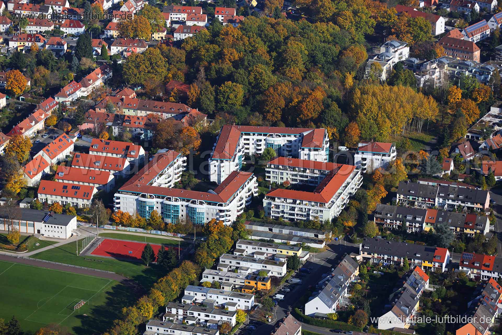 Titel: Hugo-Distler-Straße, Bildnummer: c121290, Ort / Stadt: Nürnberg, (Land)Kreis: kreisfreie Stadt Nürnberg, Regierungsbezirk: Mittelfranken, Bundesland: Bayern, Aufnahmedatum: 03.11.2014, Schlagwörter: Luftbild, Luftbilder, Luftbildfotografie, Luftaufnahme, Luftbildaufnahme, Luftfoto, Vogelperspektive, Vogelansicht, Deutschland, Schräg- und Senkrecht-Luftaufnahmen, Orthofotografie, Tuspo, Turn und Sportverein, Ziegelstein, Marienberg, Hainwald, Buchenwald, Sportverein, Hugo-Distler-Straße, M