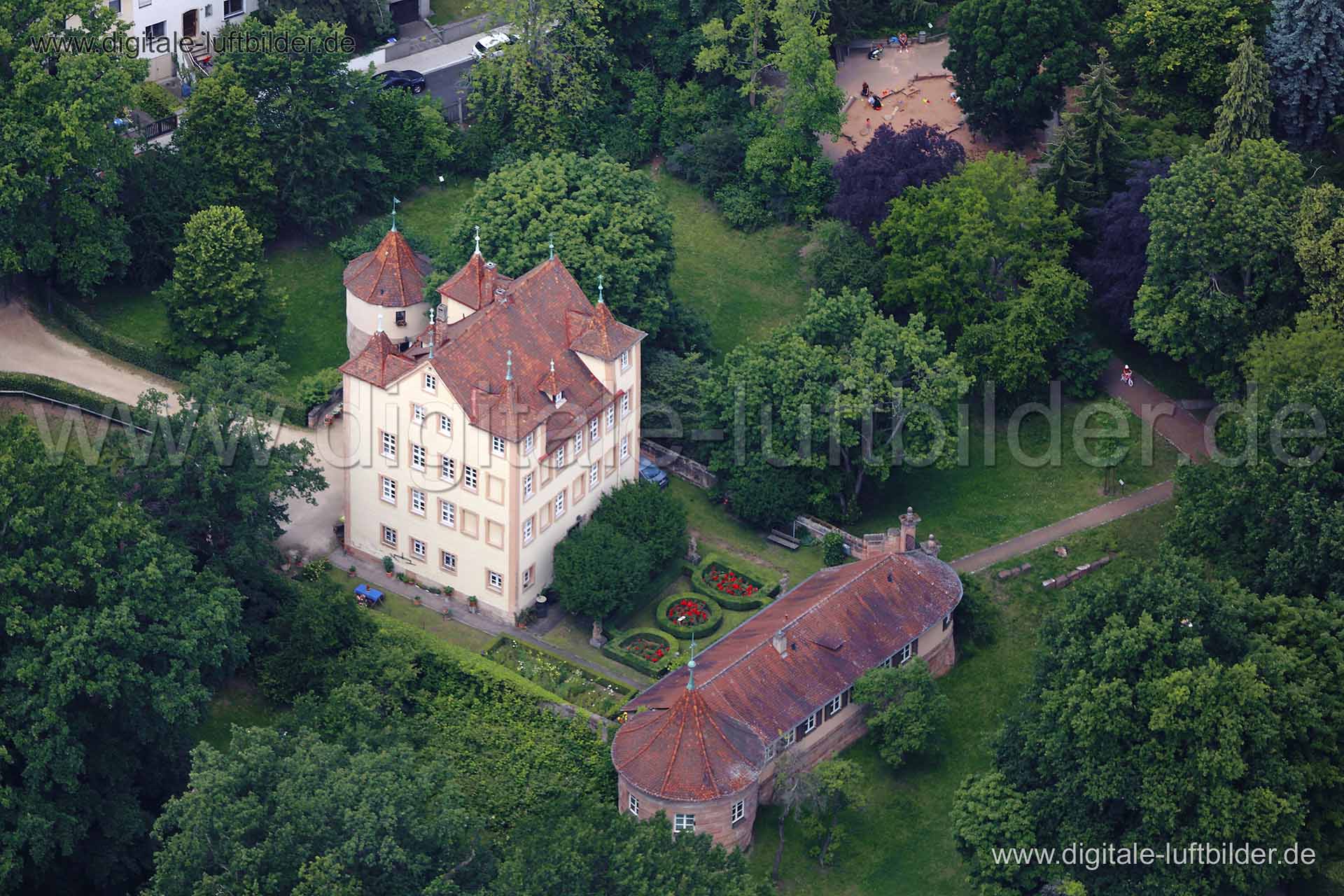 Titel: Hummelsteiner Schloss, Bildnummer: c110770, Ort / Stadt: Nürnberg, (Land)Kreis: kreisfreie Stadt Nürnberg, Regierungsbezirk: Mittelfranken, Bundesland: Bayern, Aufnahmedatum: 19.06.2014, Schlagwörter: Luftbild, Luftbilder, Luftbildfotografie, Luftaufnahme, Luftbildaufnahme, Luftfoto, Vogelperspektive, Vogelansicht, Deutschland, Schräg- und Senkrecht-Luftaufnahmen, Orthofotografie, Hummelsteiner Schloss, Park, Sandsteinbau, Südstadt, Normannenstraße, Burgen & Schlösser, Monat: Juni, Jahres