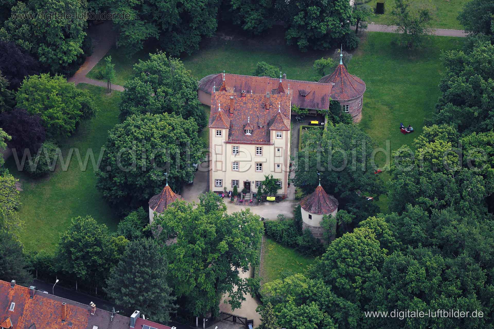 Titel: Hummelsteiner Schloss, Bildnummer: c110830, Ort / Stadt: Nürnberg, (Land)Kreis: kreisfreie Stadt Nürnberg, Regierungsbezirk: Mittelfranken, Bundesland: Bayern, Aufnahmedatum: 19.06.2014, Schlagwörter: Luftbild, Luftbilder, Luftbildfotografie, Luftaufnahme, Luftbildaufnahme, Luftfoto, Vogelperspektive, Vogelansicht, Deutschland, Schräg- und Senkrecht-Luftaufnahmen, Orthofotografie, Hummelsteiner Schloss, Park, Sandsteinbau, Südstadt, Normannenstraße, Burgen & Schlösser, Monat: Juni, Jahres