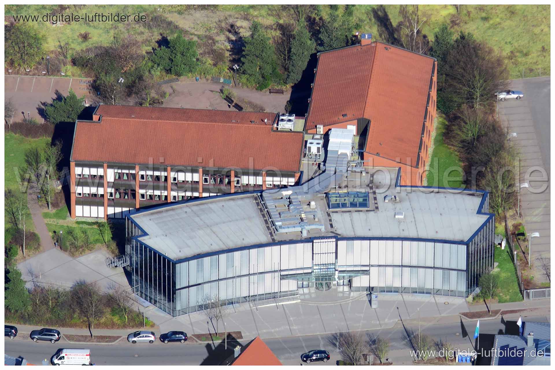 Titel: IHK Akademie Schnepfenreuth, Bildnummer: cc26530, Ort / Stadt: Nürnberg, (Land)Kreis: kreisfreie Stadt Nürnberg, Regierungsbezirk: Mittelfranken, Bundesland: Bayern, Aufnahmedatum: 02.04.2011, Schlagwörter: Luftbild, Luftbilder, Luftbildfotografie, Luftaufnahme, Luftbildaufnahme, Luftfoto, Vogelperspektive, Vogelansicht, Deutschland, Schräg- und Senkrecht-Luftaufnahmen, Orthofotografie, Schnepfenreuth, Bamberger Straße, Walter-Braun-Straße, Industrie- und Handelskammer Mittelfranken, IHK,