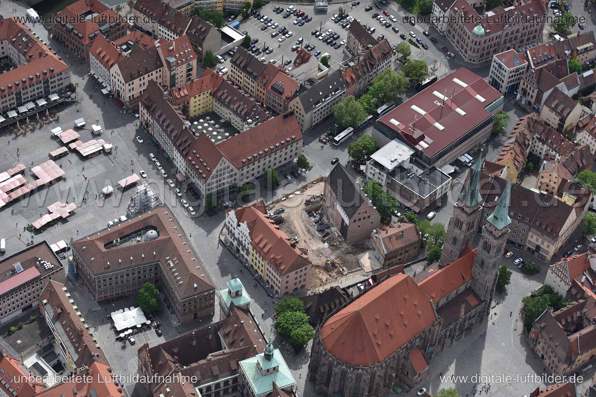 Titel: IHK Waaggasse, Bildnummer: n148550, Ort / Stadt: Nürnberg, (Land)Kreis: kreisfreie Stadt Nürnberg, Regierungsbezirk: Mittelfranken, Bundesland: Bayern, Aufnahmedatum: 11.05.2015, Schlagwörter: Luftbild, Luftbilder, Luftbildfotografie, Luftaufnahme, Luftbildaufnahme, Luftfoto, Vogelperspektive, Vogelansicht, Deutschland, Schräg- und Senkrecht-Luftaufnahmen, Orthofotografie, IHK, Waaggasse, Abriss, Winklerstraße, Baustelle, Hauptmarkt, Industrie- und Handelskammer, Gewerbeflächen & Gewerbei