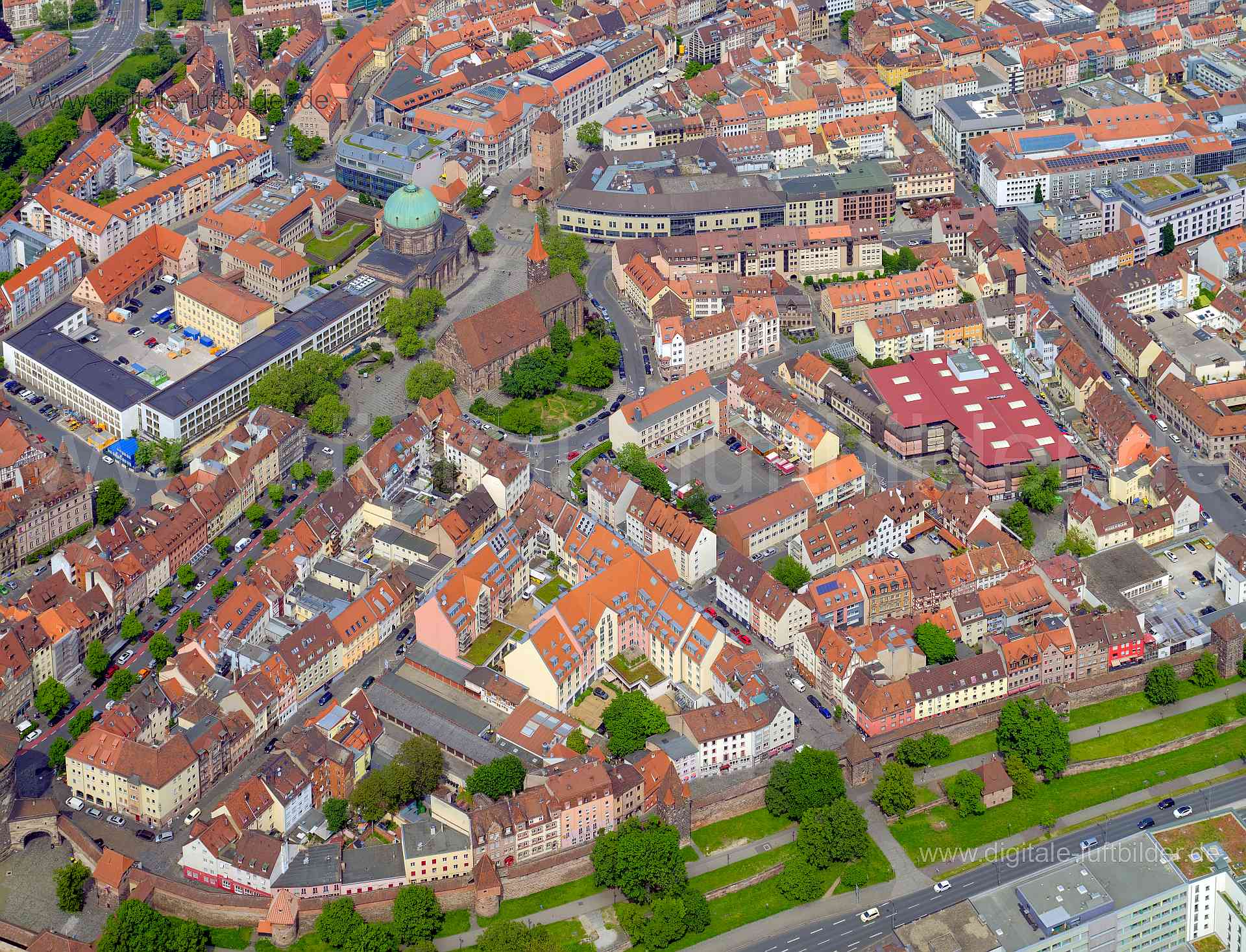 Luftbild - Jakobsplatz, Ort: Nürnberg, Tags: Jakobsplatz, Kirche, St. Elisabeth Kirche, St. Jakob Kirche, Weißer Turm, , ,...