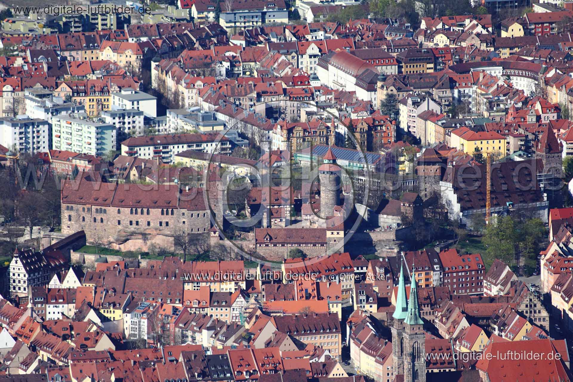 Titel: Kaiserburg, Bildnummer: cc26270, Ort / Stadt: Nürnberg, (Land)Kreis: kreisfreie Stadt Nürnberg, Regierungsbezirk: Mittelfranken, Bundesland: Bayern, Aufnahmedatum: 02.04.2011, Schlagwörter: Luftbild, Luftbilder, Luftbildfotografie, Luftaufnahme, Luftbildaufnahme, Luftfoto, Vogelperspektive, Vogelansicht, Deutschland, Schräg- und Senkrecht-Luftaufnahmen, Orthofotografie, Kaiserburg, Burgen & Schlösser, Monat: April, Jahreszeit: Frühling, Tageszeit: Mittag / Nachmittag, Jahr: 2011, Flug ID:
