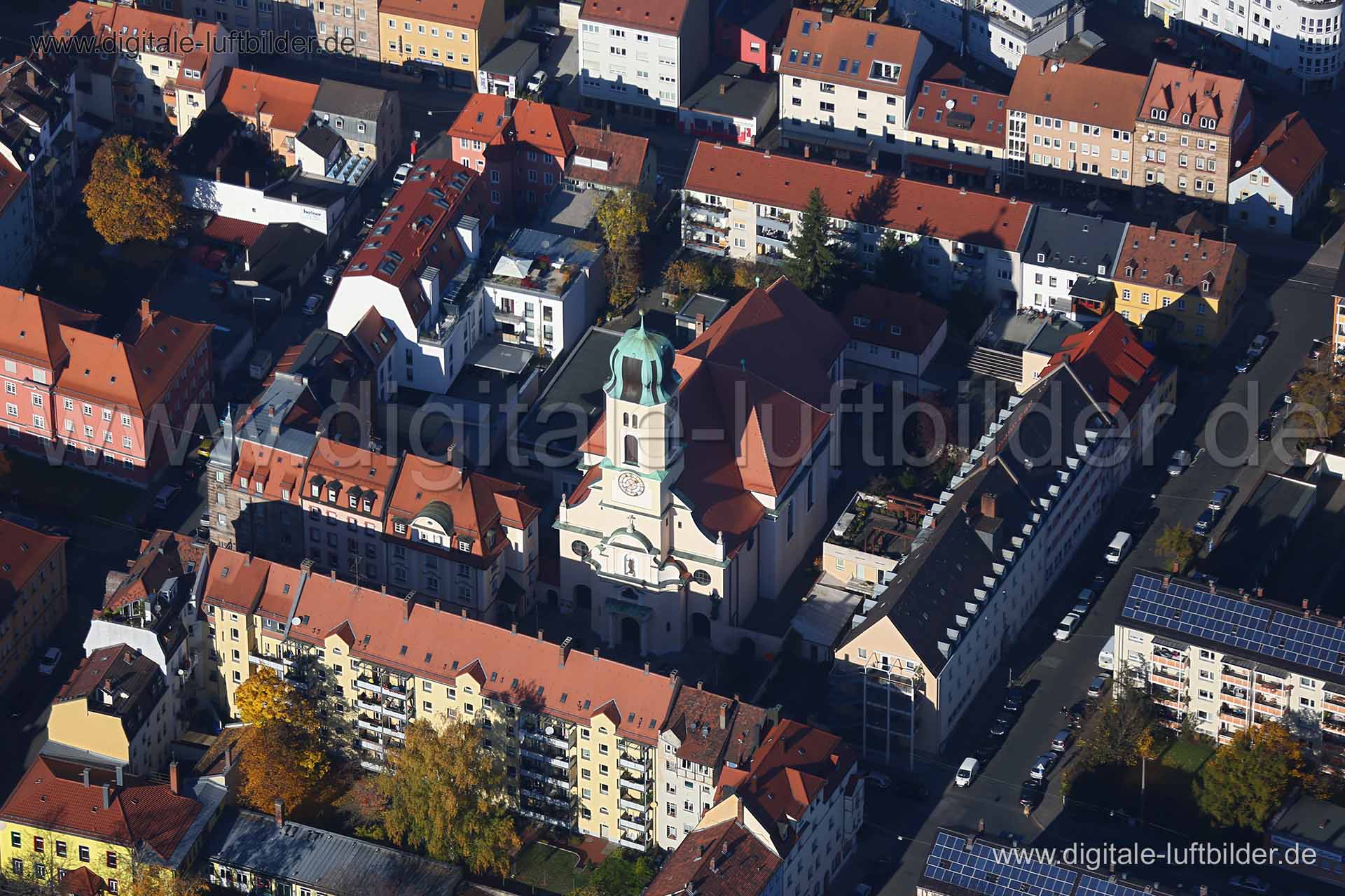 Titel: Kirche St. Michael, Bildnummer: c173800, Ort / Stadt: Nürnberg, (Land)Kreis: kreisfreie Stadt Nürnberg, Regierungsbezirk: Mittelfranken, Bundesland: Bayern, Aufnahmedatum: 31.10.2015, Schlagwörter: Luftbild, Luftbilder, Luftbildfotografie, Luftaufnahme, Luftbildaufnahme, Luftfoto, Vogelperspektive, Vogelansicht, Deutschland, Schräg- und Senkrecht-Luftaufnahmen, Orthofotografie, Kirche St. Michael, Wilhelm-Marx-Straße, Johannisstraße, Amalienstraße, Julienstraße, St. Johannis, Monat: Oktob