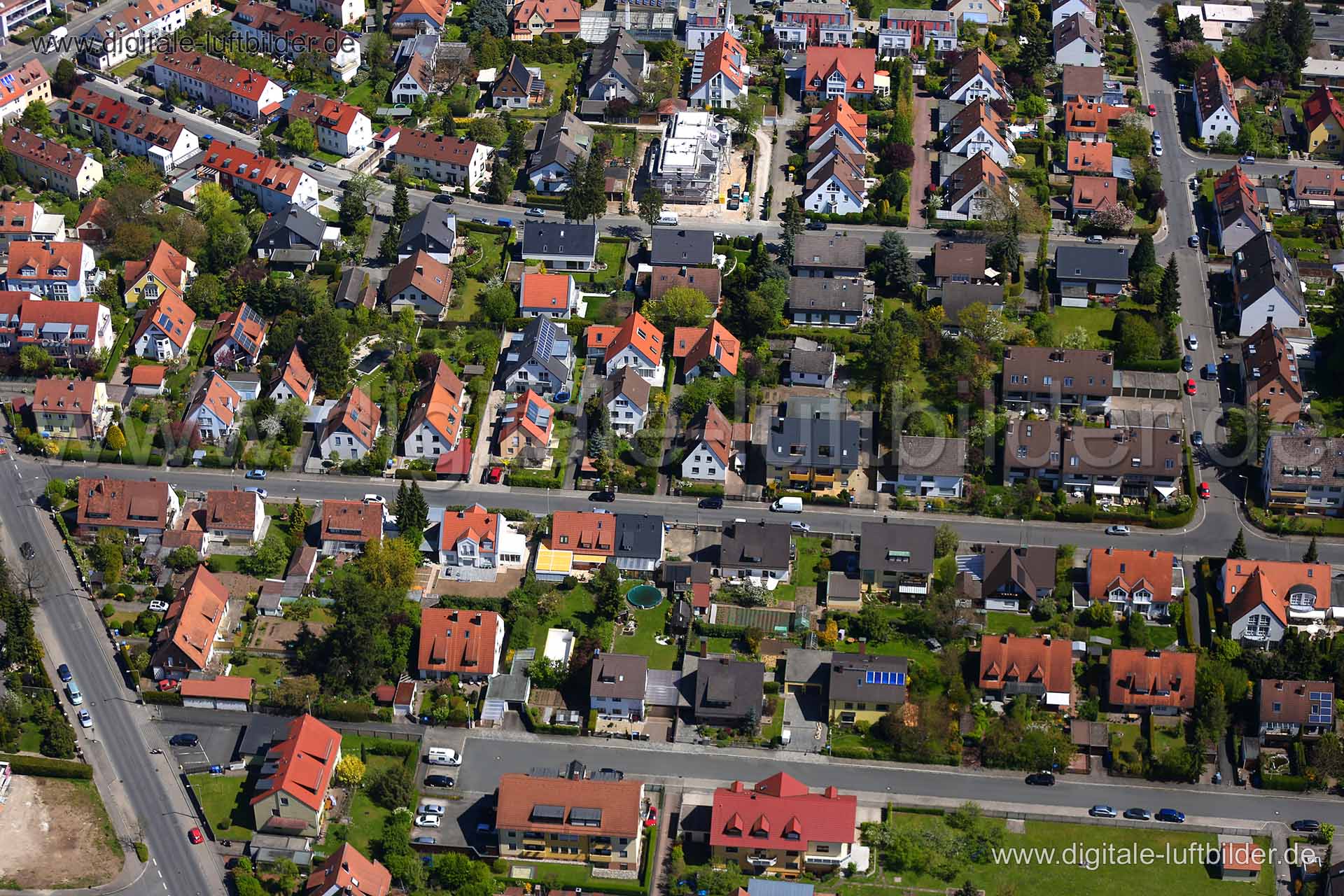 Titel: Kleinreuth hinter der Veste, Bildnummer: c210780, Ort / Stadt: Nürnberg, (Land)Kreis: kreisfreie Stadt Nürnberg, Regierungsbezirk: Mittelfranken, Bundesland: Bayern, Aufnahmedatum: 04.05.2016, Schlagwörter: Luftbild, Luftbilder, Luftbildfotografie, Luftaufnahme, Luftbildaufnahme, Luftfoto, Vogelperspektive, Vogelansicht, Deutschland, Schräg- und Senkrecht-Luftaufnahmen, Orthofotografie, Kleinreuth hinter der Veste, Saßnitzer Straße, Schleswiger Straße, Kieler Straße, Stettiner Straße, Ros