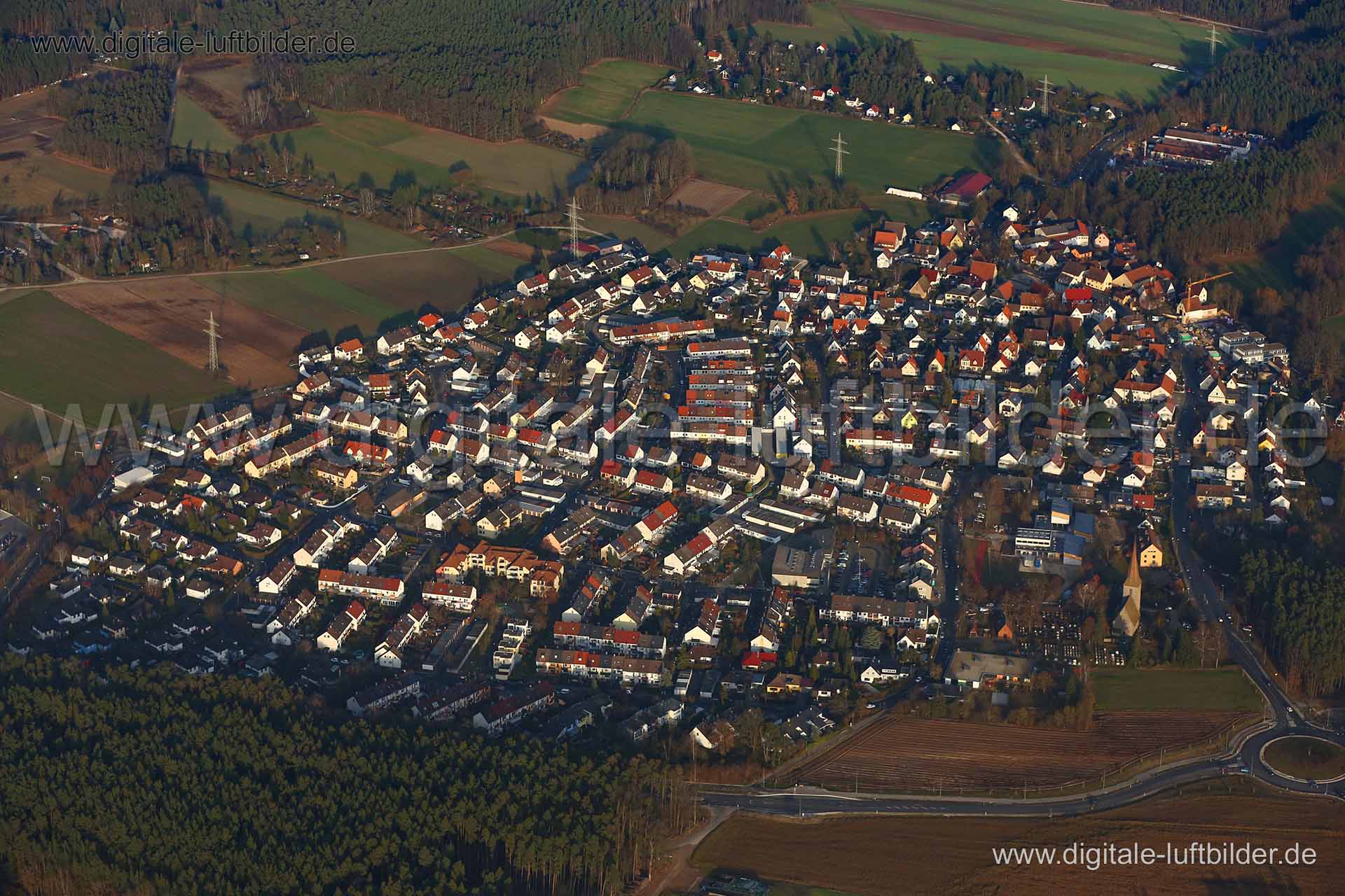 Titel: Kleinschwarzenlohe, Bildnummer: c232250, Ort / Stadt: Nürnberg, (Land)Kreis: kreisfreie Stadt Nürnberg, Regierungsbezirk: Mittelfranken, Bundesland: Bayern, Aufnahmedatum: 08.12.2016, Schlagwörter: Luftbild, Luftbilder, Luftbildfotografie, Luftaufnahme, Luftbildaufnahme, Luftfoto, Vogelperspektive, Vogelansicht, Deutschland, Schräg- und Senkrecht-Luftaufnahmen, Orthofotografie, Kleinschwarzenlohe, Boschstraße, Allerheiligenstraße, Heinrich-Wich-Straße, Herman-Hetzer-Straße, Am Bäumelfeld,