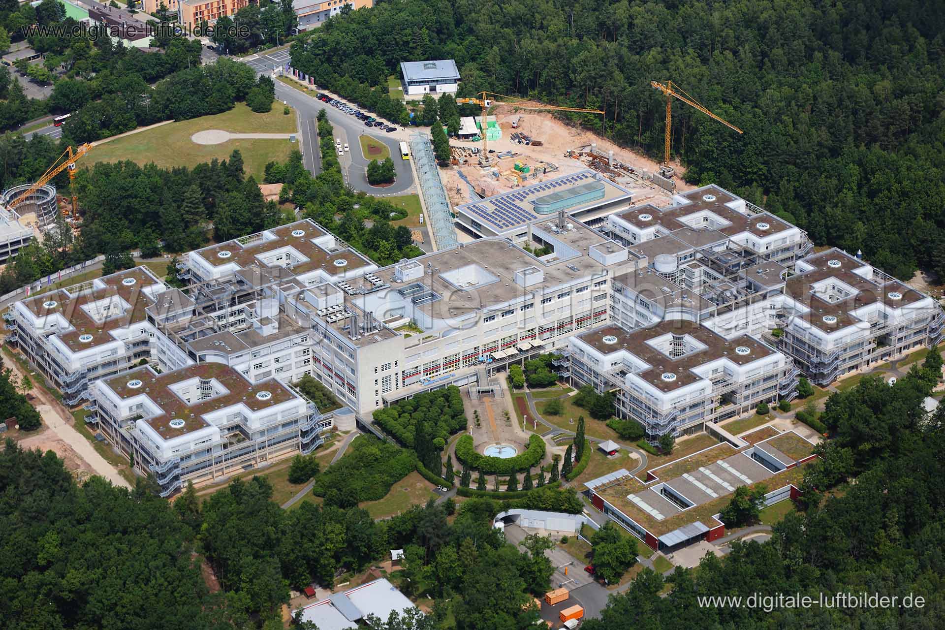 Titel: Klinikum-Nürnberg-Süd, Bildnummer: c110950, Ort / Stadt: Nürnberg, (Land)Kreis: kreisfreie Stadt Nürnberg, Regierungsbezirk: Mittelfranken, Bundesland: Bayern, Aufnahmedatum: 19.06.2014, Schlagwörter: Luftbild, Luftbilder, Luftbildfotografie, Luftaufnahme, Luftbildaufnahme, Luftfoto, Vogelperspektive, Vogelansicht, Deutschland, Schräg- und Senkrecht-Luftaufnahmen, Orthofotografie, Hummelsteiner Schloss, Park, Sandsteinbau, Südstadt, Normannenstraße, Burgen & Schlösser, Klinikum-Nürnberg-S