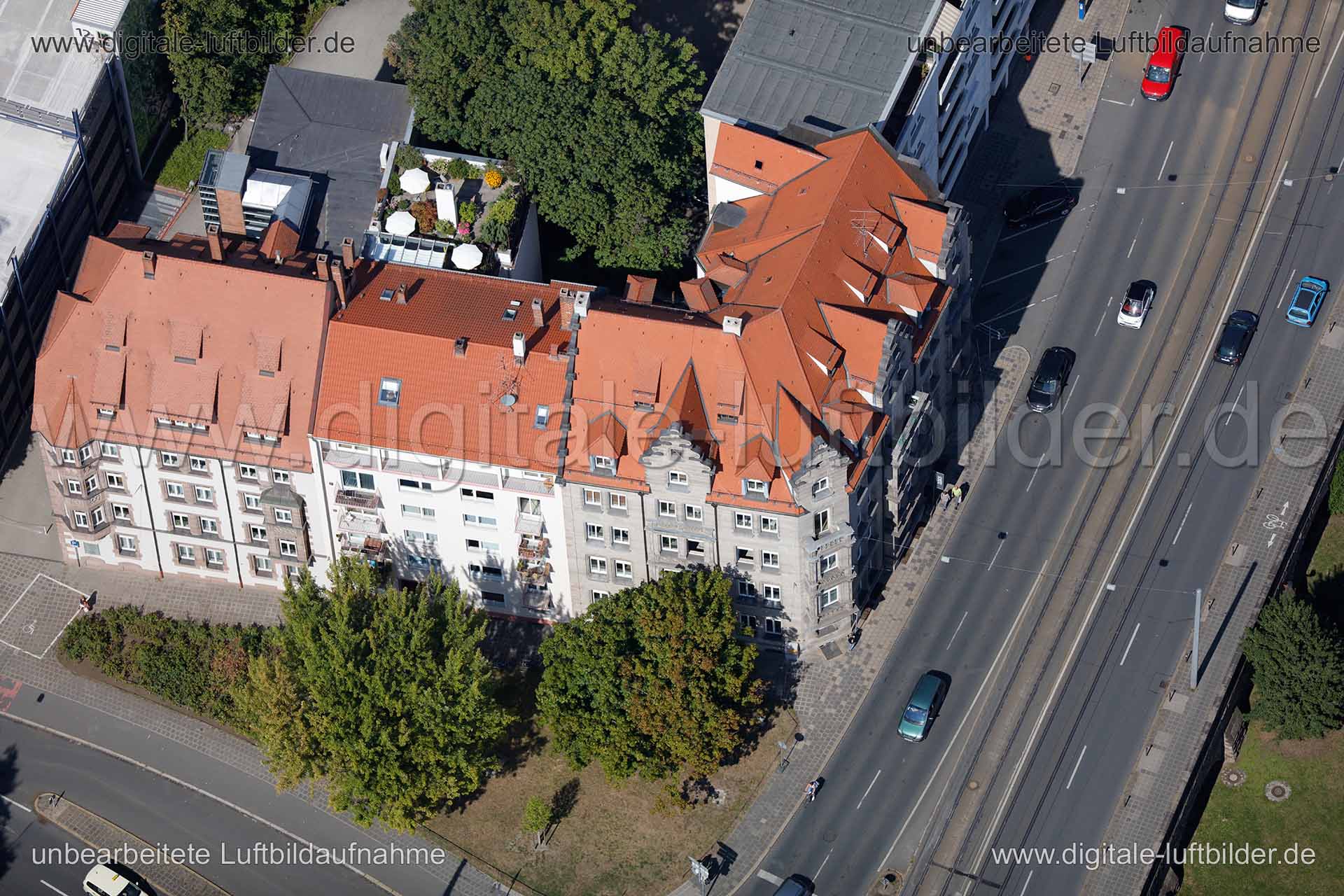 Titel: Kontumazgarten, Bildnummer: c156460, Ort / Stadt: Nürnberg, (Land)Kreis: kreisfreie Stadt Nürnberg, Regierungsbezirk: Mittelfranken, Bundesland: Bayern, Aufnahmedatum: 26.08.2015, Schlagwörter: Luftbild, Luftbilder, Luftbildfotografie, Luftaufnahme, Luftbildaufnahme, Luftfoto, Vogelperspektive, Vogelansicht, Deutschland, Schräg- und Senkrecht-Luftaufnahmen, Orthofotografie, Westtorgraben, Kontumazgarten, Sandstein, Sandsteingebäude, Monat: August, Jahreszeit: Sommer, Tageszeit: Mittag / N