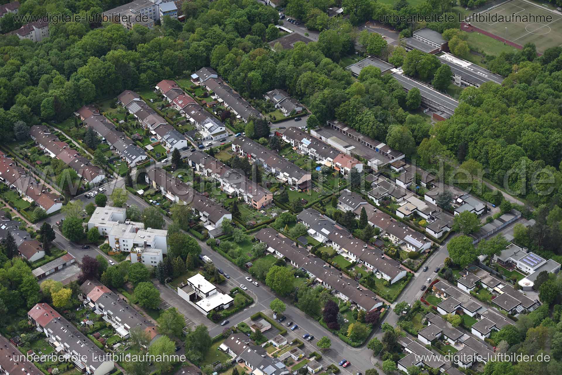 Titel: Langwasser, Bildnummer: n145850, Ort / Stadt: Nürnberg, (Land)Kreis: kreisfreie Stadt Nürnberg, Regierungsbezirk: Mittelfranken, Bundesland: Bayern, Aufnahmedatum: 11.05.2015, Schlagwörter: Luftbild, Luftbilder, Luftbildfotografie, Luftaufnahme, Luftbildaufnahme, Luftfoto, Vogelperspektive, Vogelansicht, Deutschland, Schräg- und Senkrecht-Luftaufnahmen, Orthofotografie, Leobschützer Straße, 90473, Langwasser, Hirschberger Straße, Goldberger Straße, Schmiedeberger Straße, Salzbrunner Straß