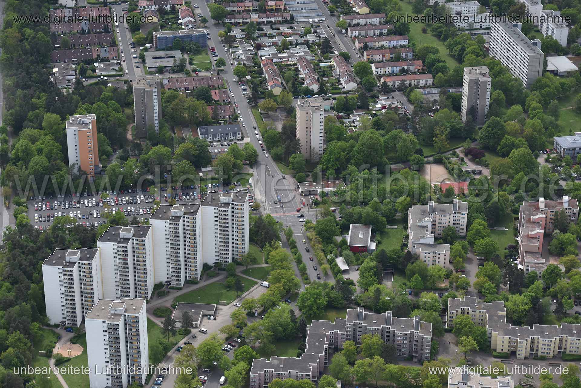 Titel: Langwasser, Bildnummer: n145880, Ort / Stadt: Nürnberg, (Land)Kreis: kreisfreie Stadt Nürnberg, Regierungsbezirk: Mittelfranken, Bundesland: Bayern, Aufnahmedatum: 11.05.2015, Schlagwörter: Luftbild, Luftbilder, Luftbildfotografie, Luftaufnahme, Luftbildaufnahme, Luftfoto, Vogelperspektive, Vogelansicht, Deutschland, Schräg- und Senkrecht-Luftaufnahmen, Orthofotografie, Julius-Leber-Straße, 90473, Langwasser, Glogauer Straße, Imbuschstraße, Giesbertsstraße, Liegnitzer Straße, Leuschnerstr