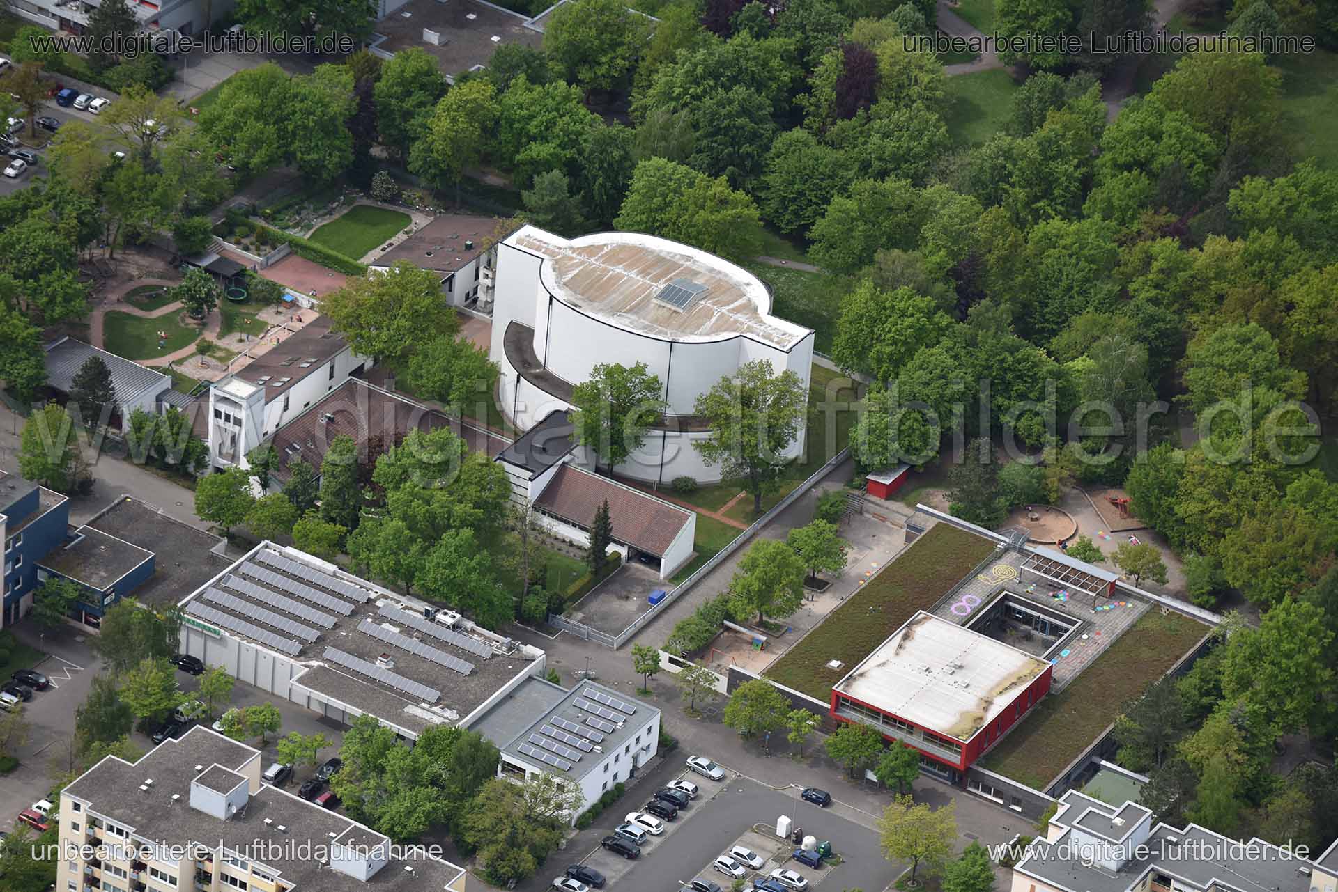 Titel: Langwasser, Bildnummer: n145890, Ort / Stadt: Nürnberg, (Land)Kreis: kreisfreie Stadt Nürnberg, Regierungsbezirk: Mittelfranken, Bundesland: Bayern, Aufnahmedatum: 11.05.2015, Schlagwörter: Luftbild, Luftbilder, Luftbildfotografie, Luftaufnahme, Luftbildaufnahme, Luftfoto, Vogelperspektive, Vogelansicht, Deutschland, Schräg- und Senkrecht-Luftaufnahmen, Orthofotografie, Giesbertsstraße, 90473, Langwasser, Imbuschstraße, Langwasser Südost, Architektur, Monat: Mai, Jahreszeit: Sommer, Tages