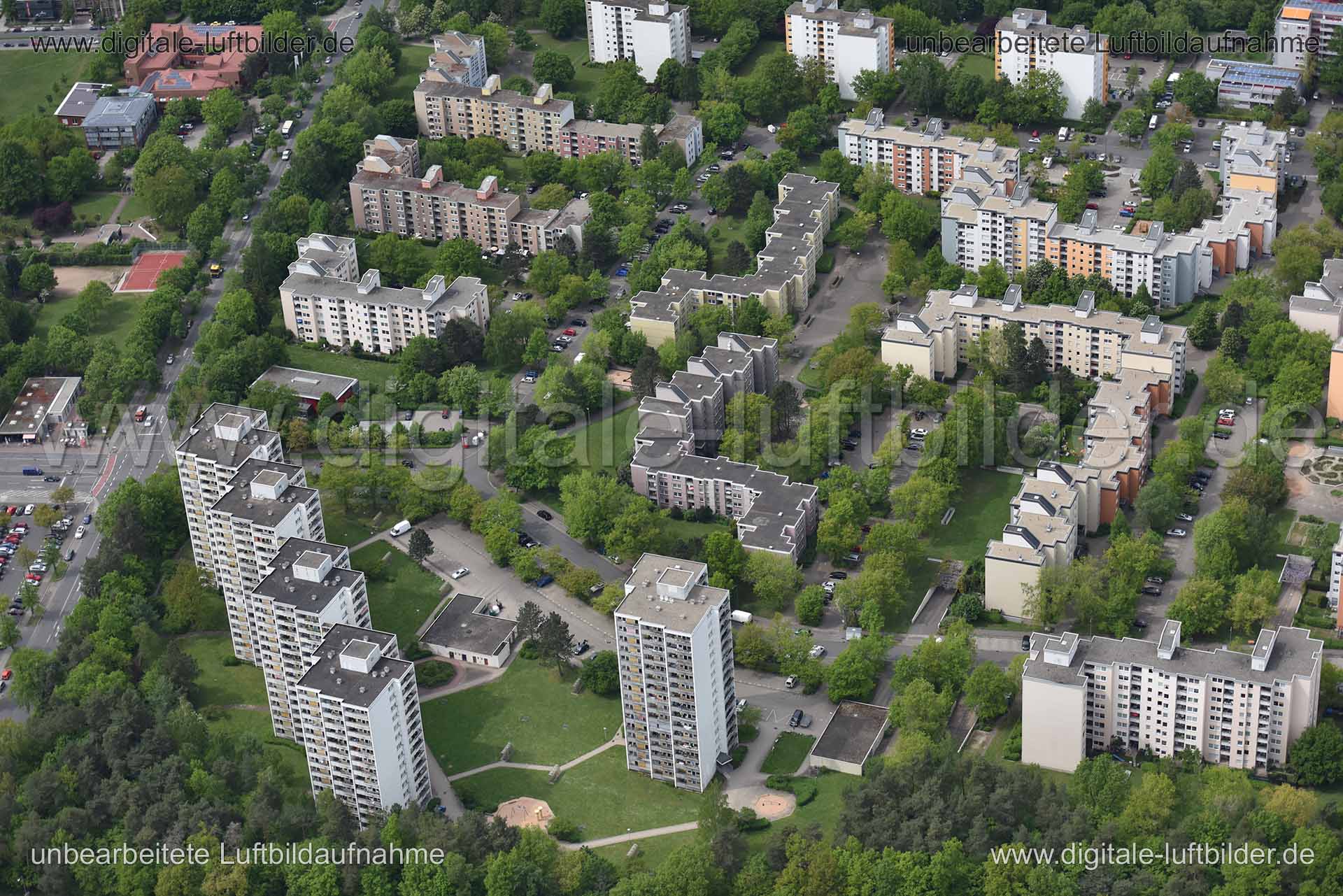Titel: Langwasser, Bildnummer: n145910, Ort / Stadt: Nürnberg, (Land)Kreis: kreisfreie Stadt Nürnberg, Regierungsbezirk: Mittelfranken, Bundesland: Bayern, Aufnahmedatum: 11.05.2015, Schlagwörter: Luftbild, Luftbilder, Luftbildfotografie, Luftaufnahme, Luftbildaufnahme, Luftfoto, Vogelperspektive, Vogelansicht, Deutschland, Schräg- und Senkrecht-Luftaufnahmen, Orthofotografie, Giesbertsstraße, 90473, Langwasser, Imbuschstraße, Langwasser Südost, Architektur, Glogauer Straße, Julius-Leber-Straße,
