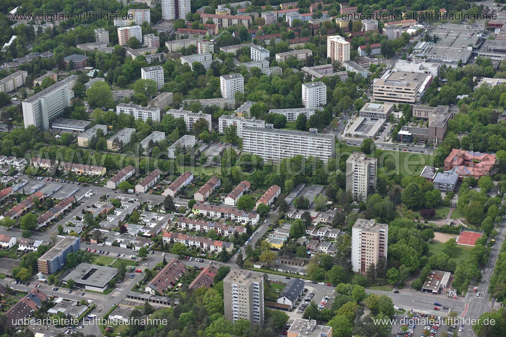Titel: Langwasser, Bildnummer: n145930, Ort / Stadt: Nürnberg, (Land)Kreis: kreisfreie Stadt Nürnberg, Regierungsbezirk: Mittelfranken, Bundesland: Bayern, Aufnahmedatum: 11.05.2015, Schlagwörter: Luftbild, Luftbilder, Luftbildfotografie, Luftaufnahme, Luftbildaufnahme, Luftfoto, Vogelperspektive, Vogelansicht, Deutschland, Schräg- und Senkrecht-Luftaufnahmen, Orthofotografie, Julius-Leber-Straße, Bonhoefferstraße, Reichweinstraße, Giesbertsstraße, 90473, Langwasser, Imbuschstraße, Langwasser Sü