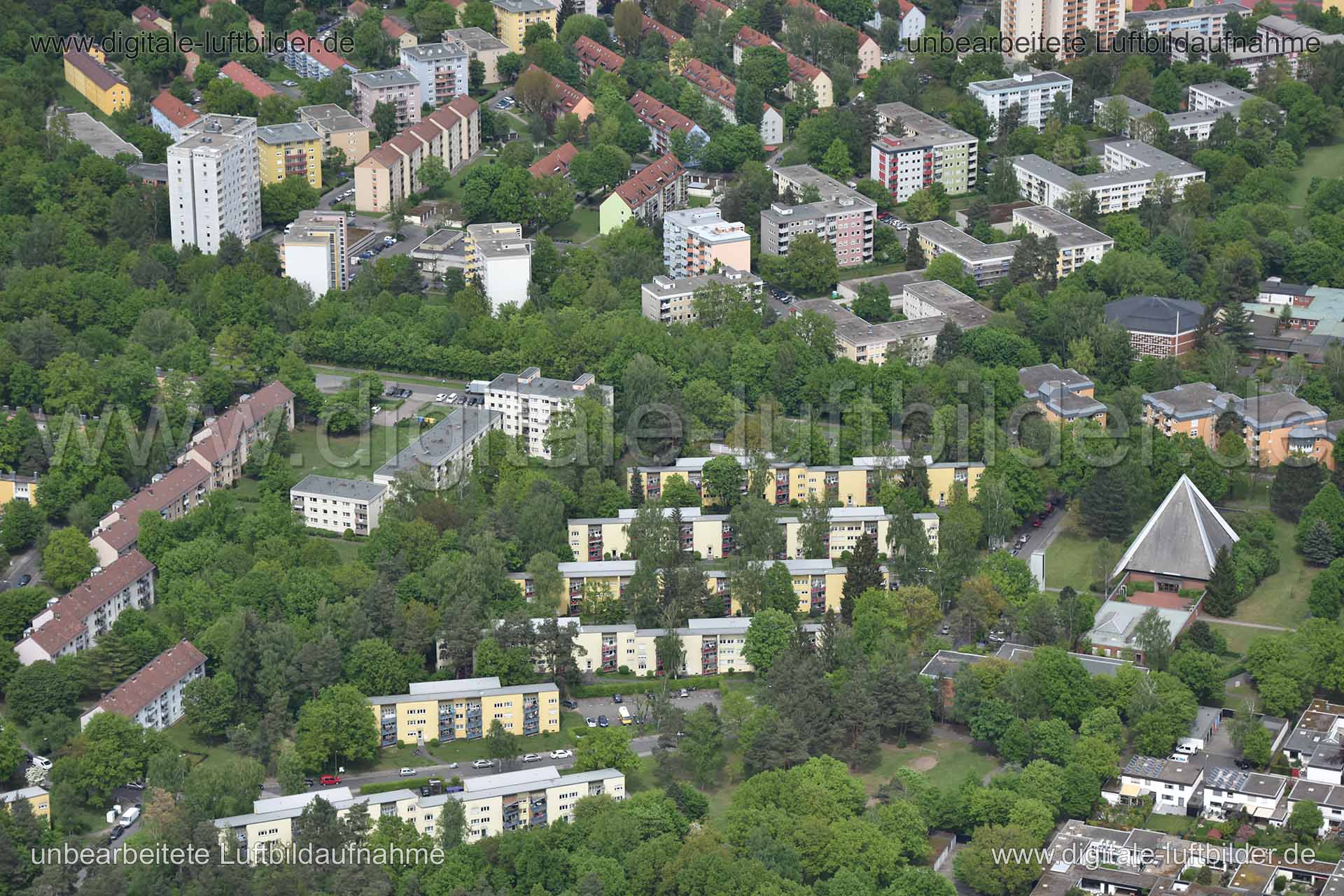 Titel: Langwasser, Bildnummer: n146070, Ort / Stadt: Nürnberg, (Land)Kreis: kreisfreie Stadt Nürnberg, Regierungsbezirk: Mittelfranken, Bundesland: Bayern, Aufnahmedatum: 11.05.2015, Schlagwörter: Luftbild, Luftbilder, Luftbildfotografie, Luftaufnahme, Luftbildaufnahme, Luftfoto, Vogelperspektive, Vogelansicht, Deutschland, Schräg- und Senkrecht-Luftaufnahmen, Orthofotografie, Dr.-Linnert-Ring, 90473, Langwasser, Langwasser Südwest, Trebnitzer Straße, Glatzer Straße, Münsterberger Straße, Monat:
