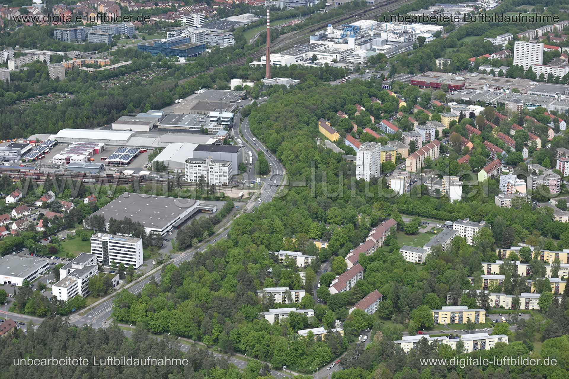 Titel: Langwasser, Bildnummer: n146080, Ort / Stadt: Nürnberg, (Land)Kreis: kreisfreie Stadt Nürnberg, Regierungsbezirk: Mittelfranken, Bundesland: Bayern, Aufnahmedatum: 11.05.2015, Schlagwörter: Luftbild, Luftbilder, Luftbildfotografie, Luftaufnahme, Luftbildaufnahme, Luftfoto, Vogelperspektive, Vogelansicht, Deutschland, Schräg- und Senkrecht-Luftaufnahmen, Orthofotografie, Breslauer Straße, 90471, Langwasser, Dr.-Linnert-Ring, Liegnitzer Straße, Industrie, Industriegebiet Langwasser, Monat: