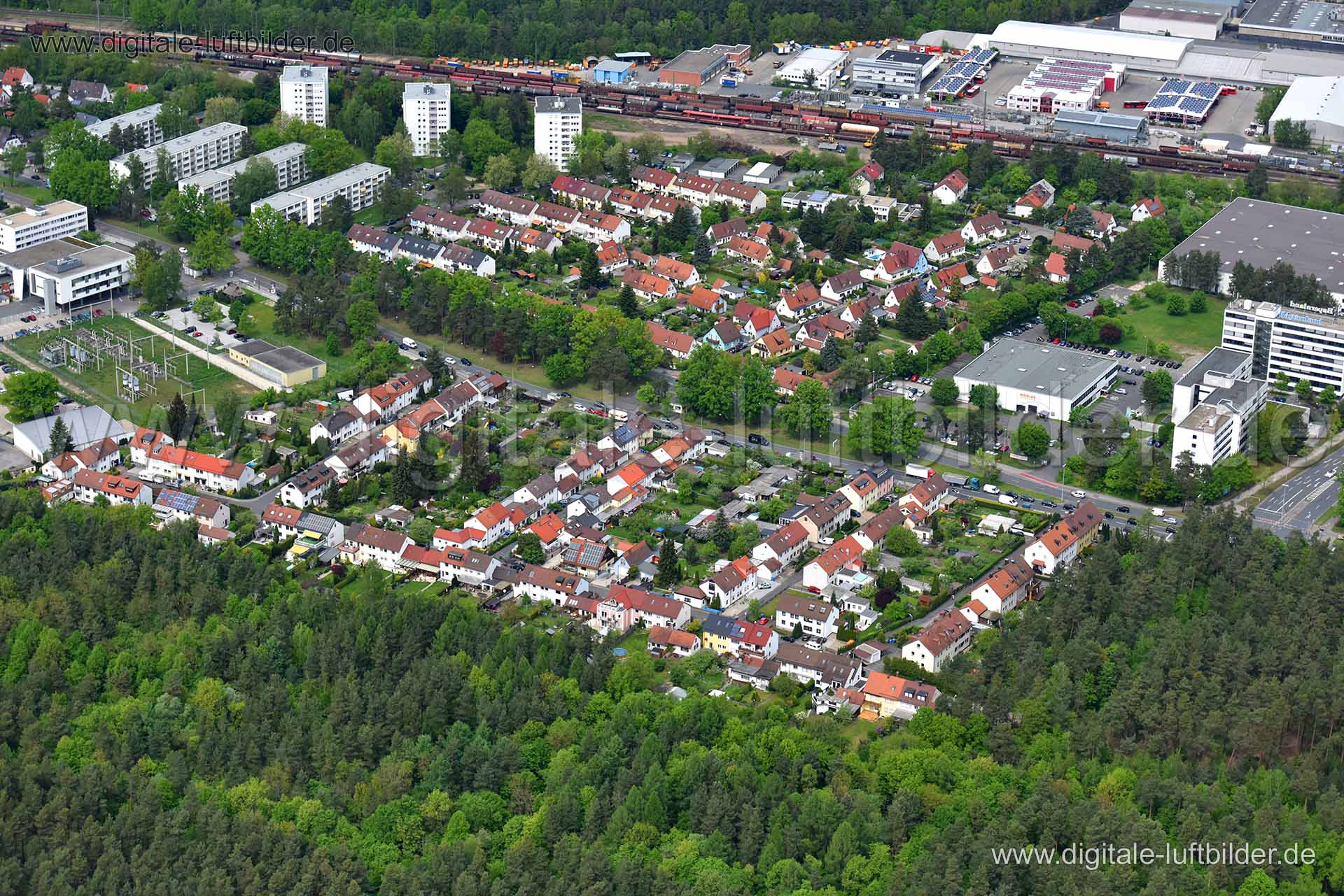 Titel: Langwasser, Bildnummer: n146090, Ort / Stadt: Nürnberg, (Land)Kreis: kreisfreie Stadt Nürnberg, Regierungsbezirk: Mittelfranken, Bundesland: Bayern, Aufnahmedatum: 11.05.2015, Schlagwörter: Luftbild, Luftbilder, Luftbildfotografie, Luftaufnahme, Luftbildaufnahme, Luftfoto, Vogelperspektive, Vogelansicht, Deutschland, Schräg- und Senkrecht-Luftaufnahmen, Orthofotografie, Zollhausstraße, 90469, Langwasser, Neulandstraße, Homannweg, Wernerweg, Etzlaubweg, Breslauer Straße, Liegnitzer Straße,