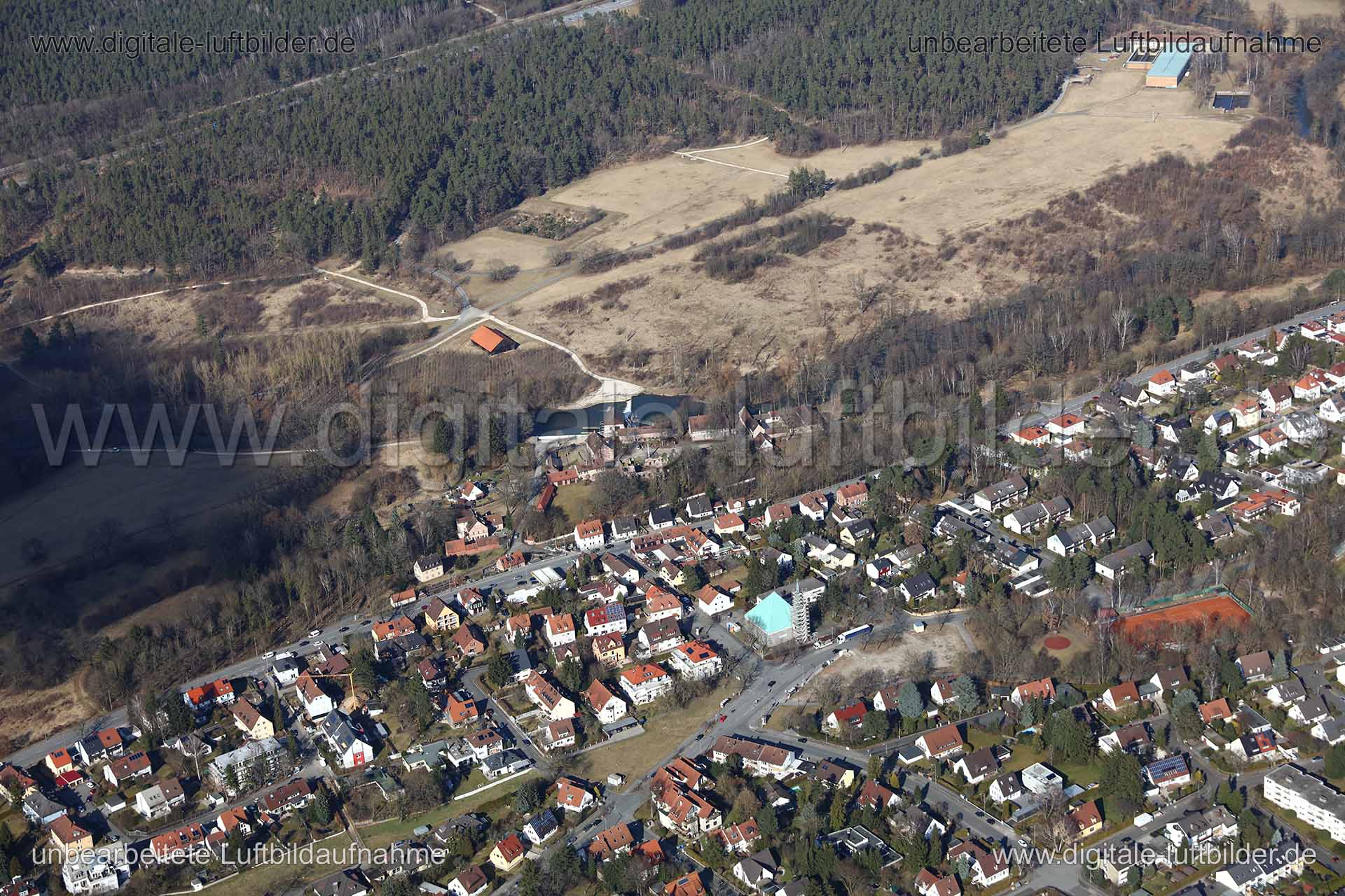 Titel: Laufamholz, Bildnummer: c253370, Ort / Stadt: Nürnberg, (Land)Kreis: kreisfreie Stadt Nürnberg, Regierungsbezirk: Mittelfranken, Bundesland: Bayern, Aufnahmedatum: 21.03.2018, Schlagwörter: Luftbild, Luftbilder, Luftbildfotografie, Luftaufnahme, Luftbildaufnahme, Luftfoto, Vogelperspektive, Vogelansicht, Deutschland, Schräg- und Senkrecht-Luftaufnahmen, Orthofotografie, Laufamholz, Pegnitztal Ost, Laufamholzstraße, Ottensooser Straße, Moritzbergstraße, Heuchlinger Straße, Brandstraße, Ker