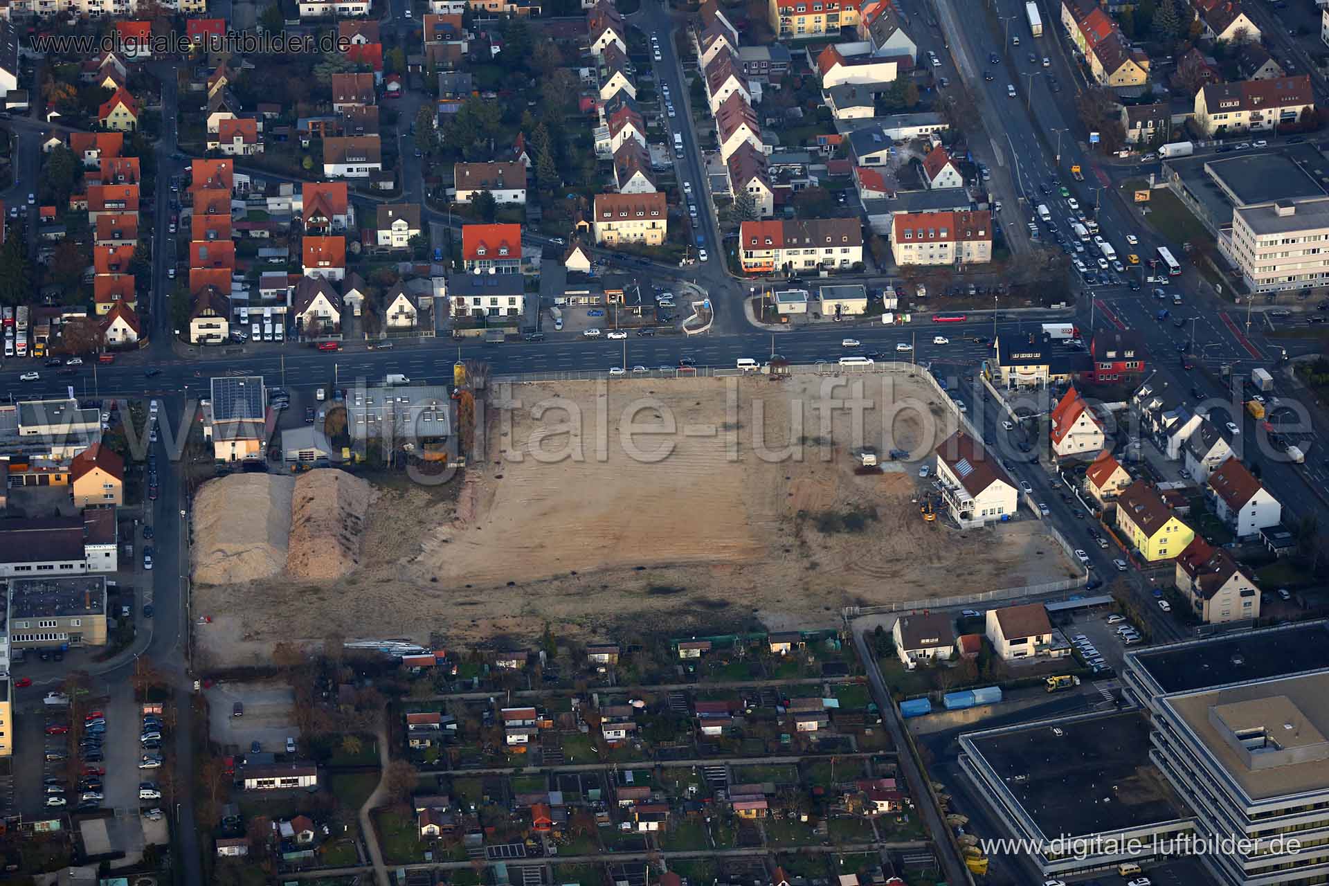Titel: Leyh, Bildnummer: c233570, Ort / Stadt: Nürnberg, (Land)Kreis: kreisfreie Stadt Nürnberg, Regierungsbezirk: Mittelfranken, Bundesland: Bayern, Aufnahmedatum: 08.12.2016, Schlagwörter: Luftbild, Luftbilder, Luftbildfotografie, Luftaufnahme, Luftbildaufnahme, Luftfoto, Vogelperspektive, Vogelansicht, Deutschland, Schräg- und Senkrecht-Luftaufnahmen, Orthofotografie, Leyh, Leyher Straße, Brache, Brachfläche, Abriss, Baustelle, Rehdorfer Straße, Burgfarrnbacher Straße, Siemens, Dottenheimer S