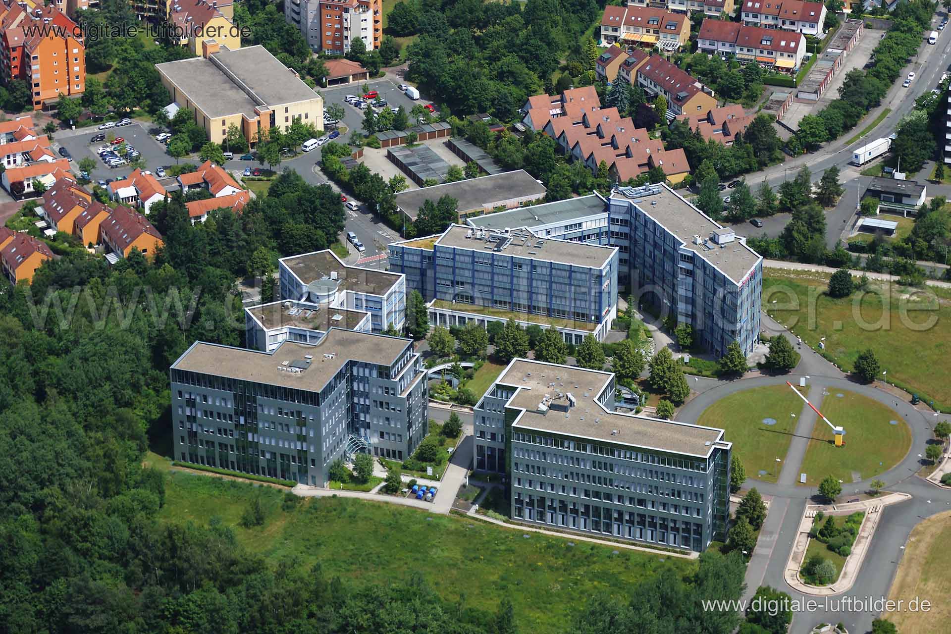 Titel: Lina-Ammon-Straße, Bildnummer: c111030, Ort / Stadt: Nürnberg, (Land)Kreis: kreisfreie Stadt Nürnberg, Regierungsbezirk: Mittelfranken, Bundesland: Bayern, Aufnahmedatum: 19.06.2014, Schlagwörter: Luftbild, Luftbilder, Luftbildfotografie, Luftaufnahme, Luftbildaufnahme, Luftfoto, Vogelperspektive, Vogelansicht, Deutschland, Schräg- und Senkrecht-Luftaufnahmen, Orthofotografie, Thomas Mann Straße, Otto-Bärnreuther-Straße, Langwasser, Wöhrl, Lina-Ammon-Straße, Zuckmayerweg, Bauernfeind, Gew