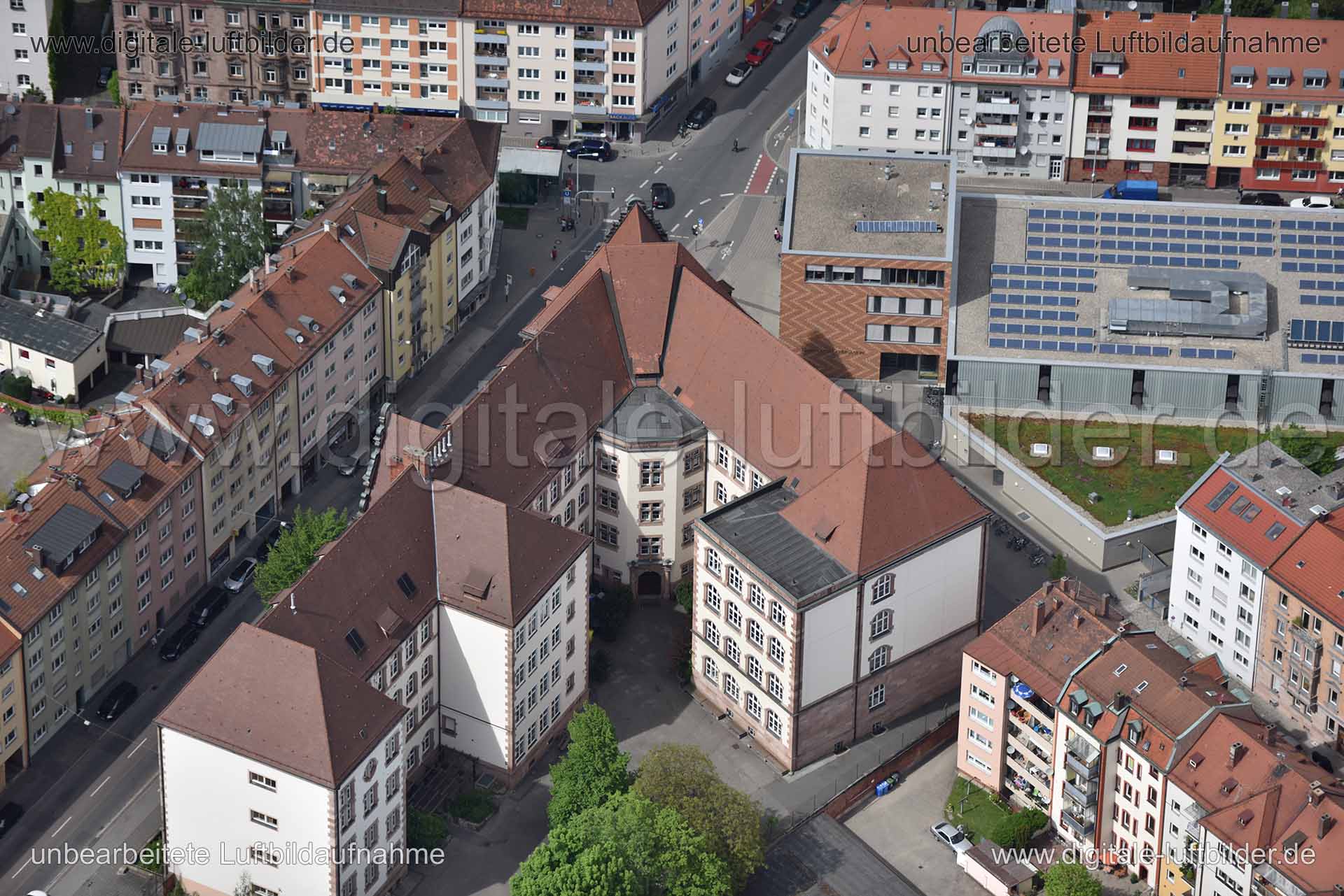 Titel: Löbleinstraße, Bildnummer: n140400, Ort / Stadt: Nürnberg, (Land)Kreis: kreisfreie Stadt Nürnberg, Regierungsbezirk: Mittelfranken, Bundesland: Bayern, Aufnahmedatum: 11.05.2015, Schlagwörter: Luftbild, Luftbilder, Luftbildfotografie, Luftaufnahme, Luftbildaufnahme, Luftfoto, Vogelperspektive, Vogelansicht, Deutschland, Schräg- und Senkrecht-Luftaufnahmen, Orthofotografie, Hans-Sachs-Gymnasium, Löbleinstraße, Lindenaststraße, Tuchergartenstraße, Goethestraße, Schule, Schulgebäude, Monat:
