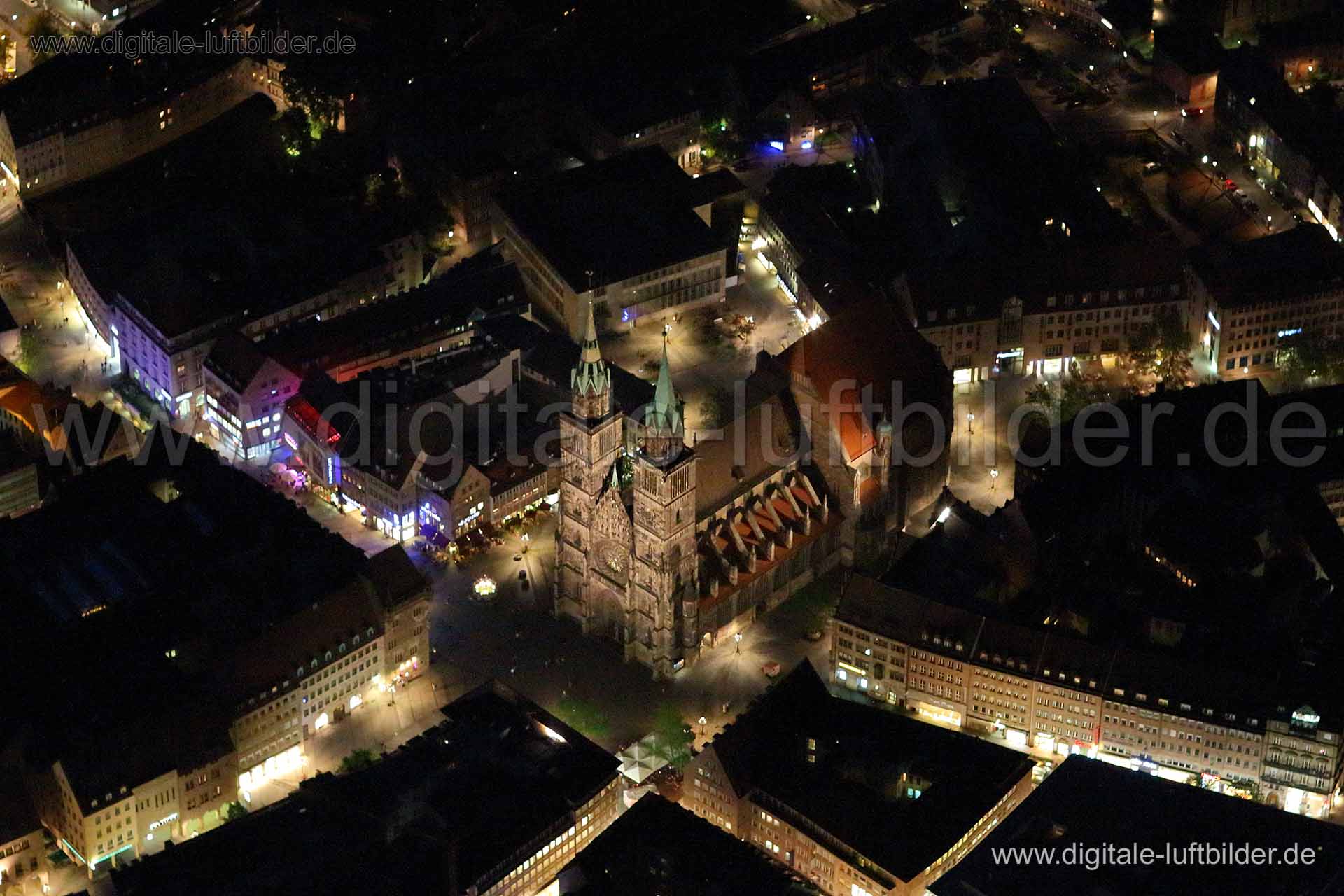Titel: Lorenzkirche, Bildnummer: c040140, Ort / Stadt: Nürnberg, (Land)Kreis: kreisfreie Stadt Nürnberg, Regierungsbezirk: Mittelfranken, Bundesland: Bayern, Aufnahmedatum: 15.05.2013, Schlagwörter: Luftbild, Luftbilder, Luftbildfotografie, Luftaufnahme, Luftbildaufnahme, Luftfoto, Vogelperspektive, Vogelansicht, Deutschland, Schräg- und Senkrecht-Luftaufnahmen, Orthofotografie, Lorenzkirche, Kirche, Kaiserstraße, Karolinenstraße, Königstraße, Lorener Platz, Bankgasse, Bankenviertel, Peter-Visch