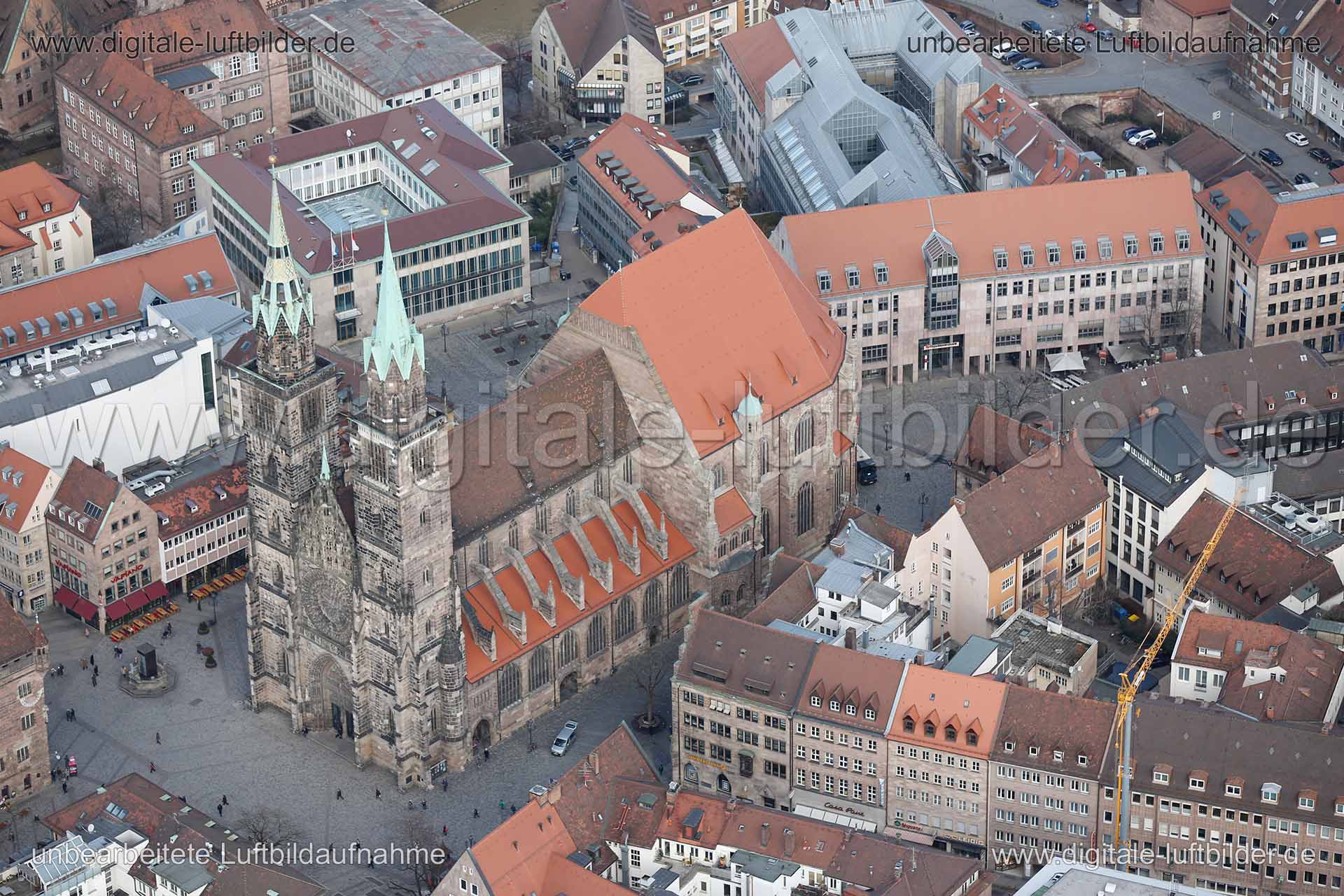 Titel: Lorenzkirche, Bildnummer: c134140, Ort / Stadt: Nürnberg, (Land)Kreis: kreisfreie Stadt Nürnberg, Regierungsbezirk: Mittelfranken, Bundesland: Bayern, Aufnahmedatum: 03.03.2015, Schlagwörter: Luftbild, Luftbilder, Luftbildfotografie, Luftaufnahme, Luftbildaufnahme, Luftfoto, Vogelperspektive, Vogelansicht, Deutschland, Schräg- und Senkrecht-Luftaufnahmen, Orthofotografie, Lorenzkirche, Altstadt, Lorenzer Platz, Heimatministerium, Bankgasse, Königstraße, Gotik, Peter-Vischer-Straße, Kirche