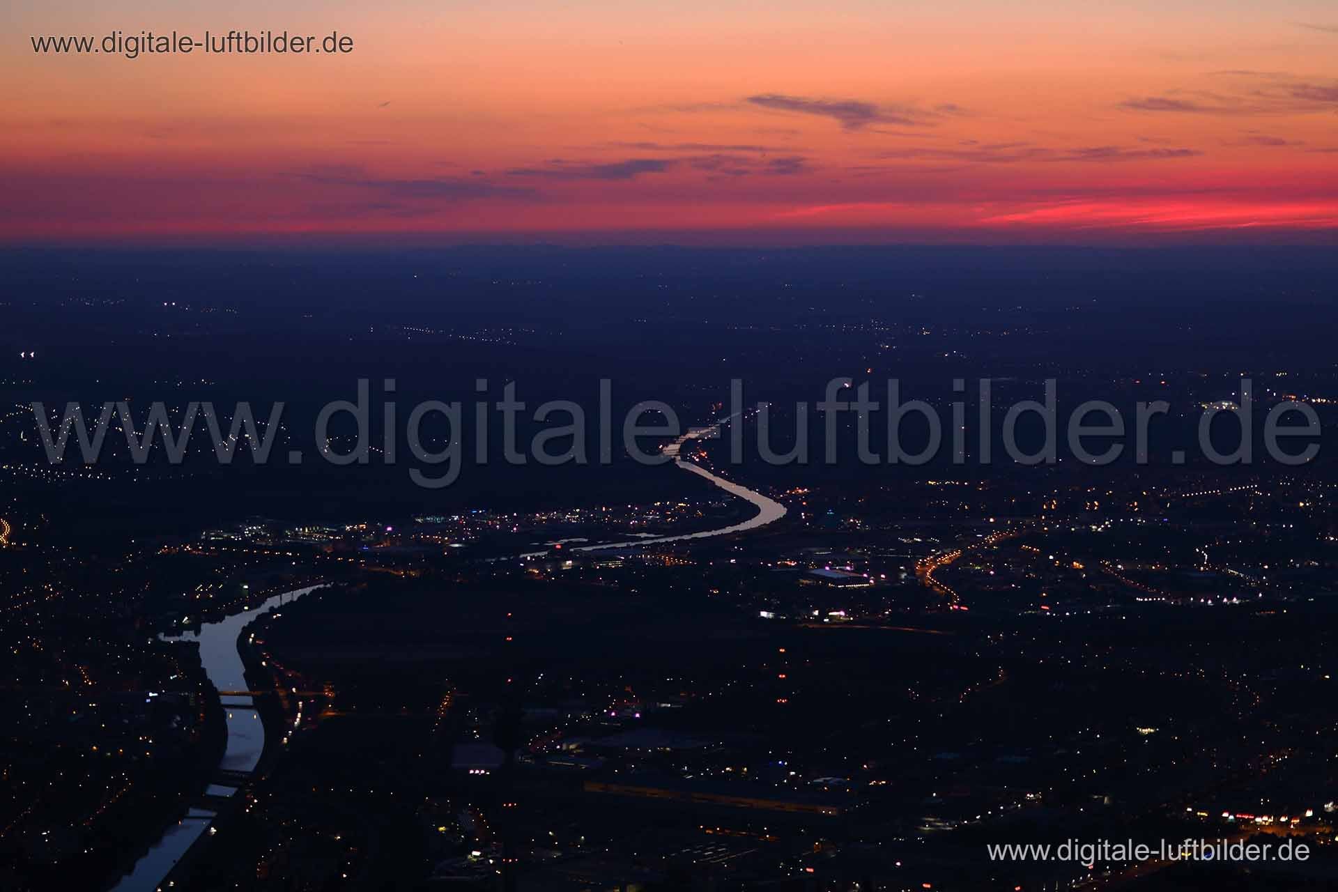 Titel: Main-Donau-Kanal, Bildnummer: c052670, Ort / Stadt: Nürnberg, (Land)Kreis: kreisfreie Stadt Nürnberg, Regierungsbezirk: Mittelfranken, Bundesland: Bayern, Aufnahmedatum: 19.07.2013, Schlagwörter: Luftbild, Luftbilder, Luftbildfotografie, Luftaufnahme, Luftbildaufnahme, Luftfoto, Vogelperspektive, Vogelansicht, Deutschland, Schräg- und Senkrecht-Luftaufnahmen, Orthofotografie, Panorama, Main-Donau-Kanal, Gewässer, Monat: Juli, Jahreszeit: Sommer, Tageszeit: Nacht, Jahr: 2013, Flug ID: 2013