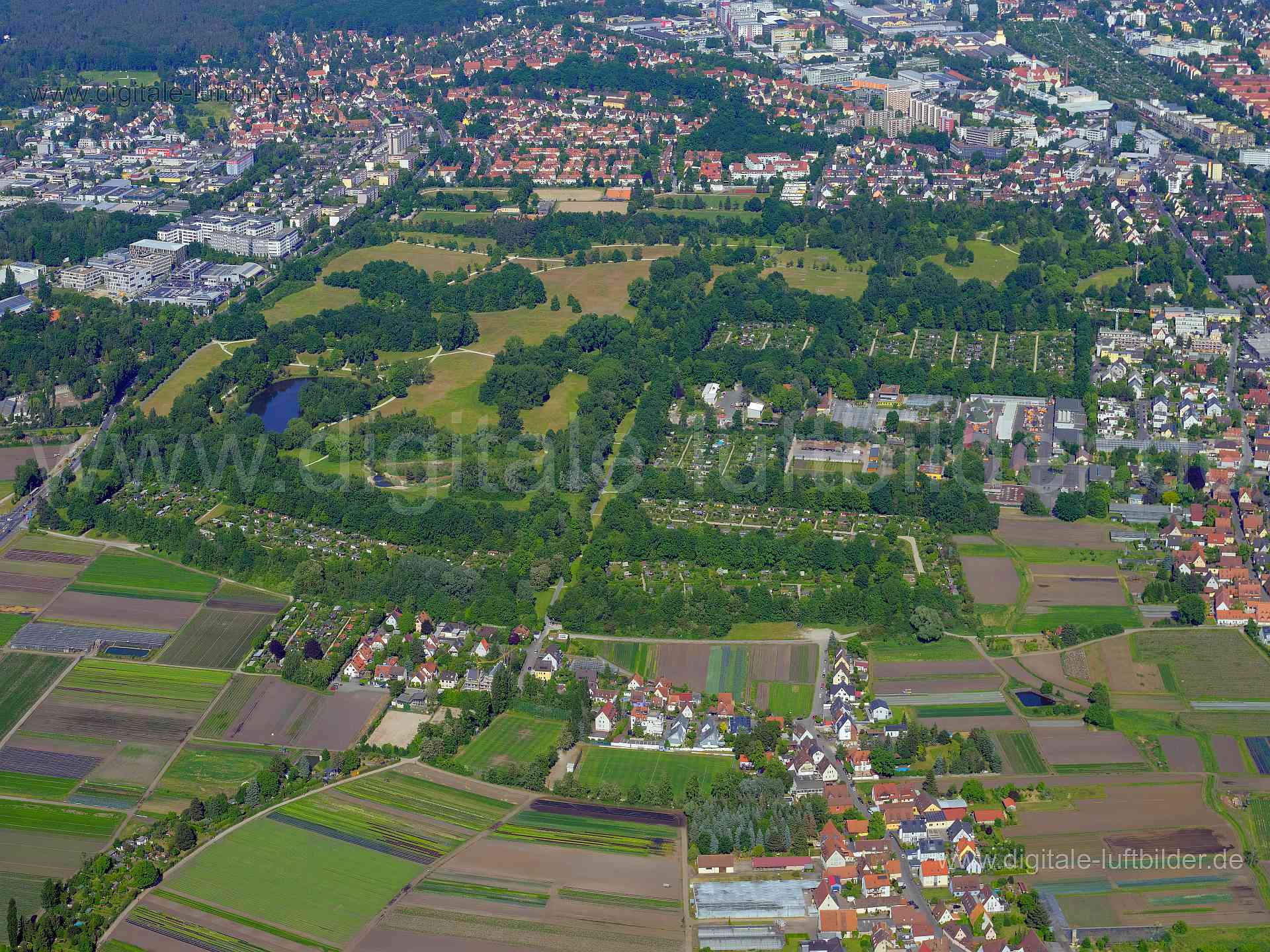 Luftbild - Marienbergpark, Ort: Nürnberg, Tags: Marienbergpark, Marienberg, Herrnhütte, Ziegelstein, Kleinreuth hinter der...