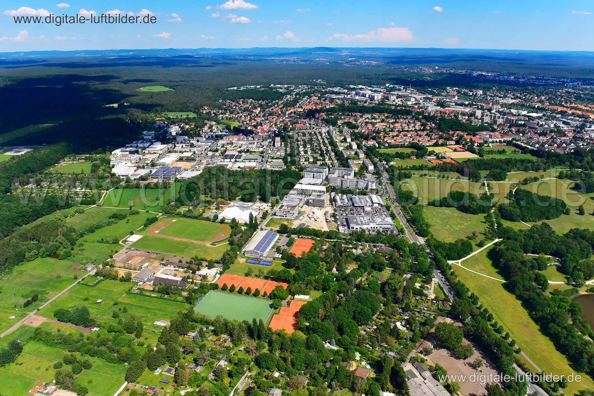 Titel: Marienbergstraße, Bildnummer: n303910, Ort / Stadt: Nürnberg, (Land)Kreis: kreisfreie Stadt Nürnberg, Regierungsbezirk: Mittelfranken, Bundesland: Bayern, Aufnahmedatum: 03.06.2019, Schlagwörter: Luftbild, Luftbilder, Luftbildfotografie, Luftaufnahme, Luftbildaufnahme, Luftfoto, Vogelperspektive, Vogelansicht, Deutschland, Schräg- und Senkrecht-Luftaufnahmen, Orthofotografie, 90411, Otto-Lilienthal-Straße, Marienbergstraße, Xantener Straße, Edmund-Rumpler-Weg, Karl-Jatho-Weg, Gustav-Weißk