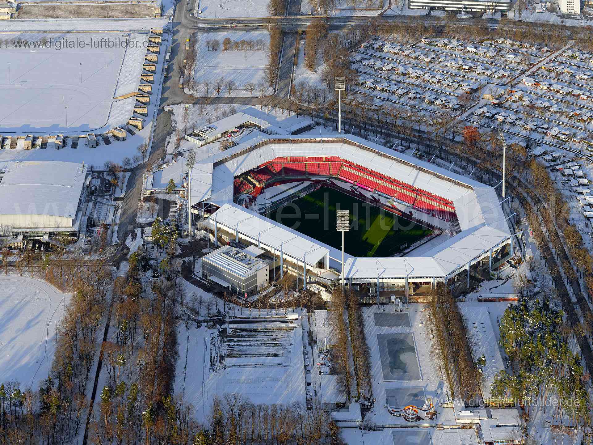 Titel: Max-Morlock-Stadion, Bildnummer: f391930, Ort / Stadt: Nürnberg, (Land)Kreis: kreisfreie Stadt Nürnberg, Regierungsbezirk: Mittelfranken, Bundesland: Bayern, Aufnahmedatum: 13.02.2021, Schlagwörter: Luftbild, Luftbilder, Luftbildfotografie, Luftaufnahme, Luftbildaufnahme, Luftfoto, Vogelperspektive, Vogelansicht, Schräg- und Senkrecht-Luftaufnahmen, Orthofotografie, Deutschland, Schnee, Eis, 90471, Nürnberg, Max-Morlock-Platz, Kurt-Leucht-Weg, Hans-Kalb-Straße, Max-Morlock-Stadtion, Fussb