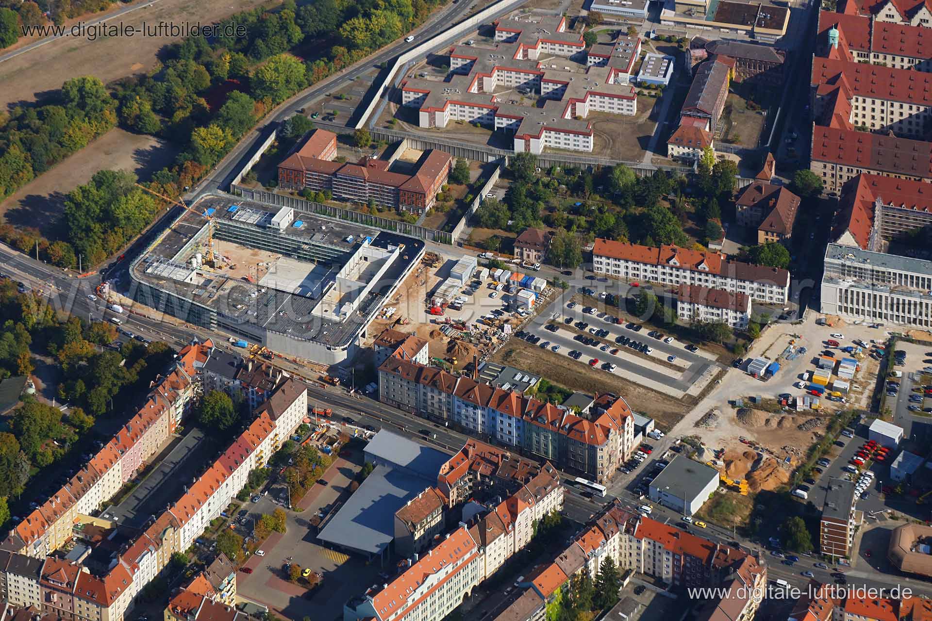 Titel: Maximilianstraße, Bildnummer: c283560, Ort / Stadt: Nürnberg, (Land)Kreis: kreisfreie Stadt Nürnberg, Regierungsbezirk: Mittelfranken, Bundesland: Bayern, Aufnahmedatum: 19.09.2018, Schlagwörter: Luftbild, Luftbilder, Luftbildfotografie, Luftaufnahme, Luftbildaufnahme, Luftfoto, Vogelperspektive, Vogelansicht, Deutschland, Schräg- und Senkrecht-Luftaufnahmen, Orthofotografie, Maximilianstraße, Reutersbrunnenstraße, Fürther Straße, Gertrudstraße, Peyerstraße, Fahrradstraße, Mannertstraße,