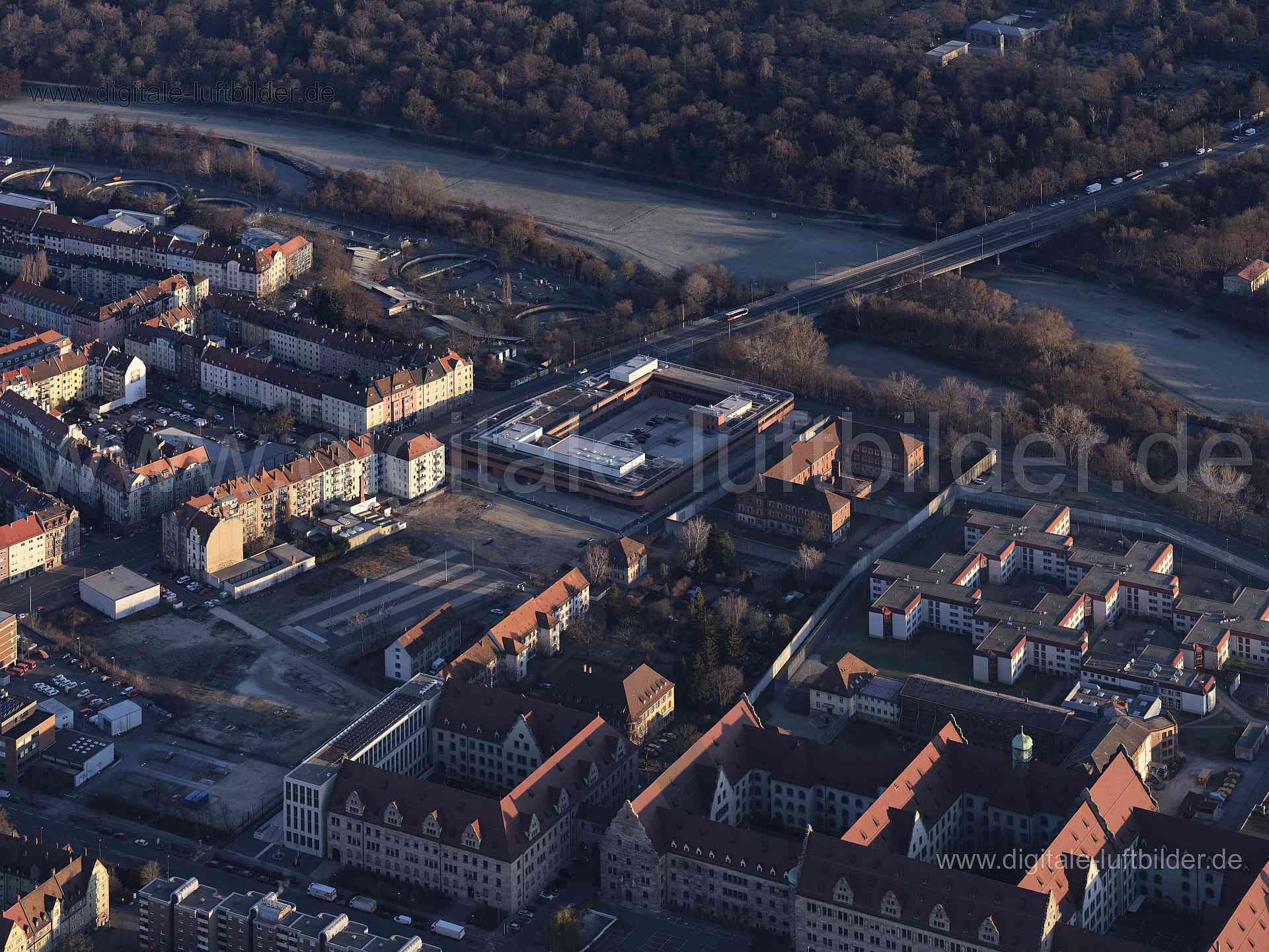 Titel: Maximilianstraße, Bildnummer: f413570, Ort / Stadt: Nürnberg, (Land)Kreis: kreisfreie Stadt Nürnberg, Regierungsbezirk: Mittelfranken, Bundesland: Bayern, Aufnahmedatum: 07.03.2021, Schlagwörter: Luftbild, Luftbilder, Luftbildfotografie, Luftaufnahme, Luftbildaufnahme, Luftfoto, Vogelperspektive, Vogelansicht, Deutschland, Schräg- und Senkrecht-Luftaufnahmen, Orthofotografie, Früh, Sonnenaufgang, Morgenröte, 90429, Nürnberg, 90431, 90419, Fürther Straße, Muggenhofer Straße, Reutersbrunnen
