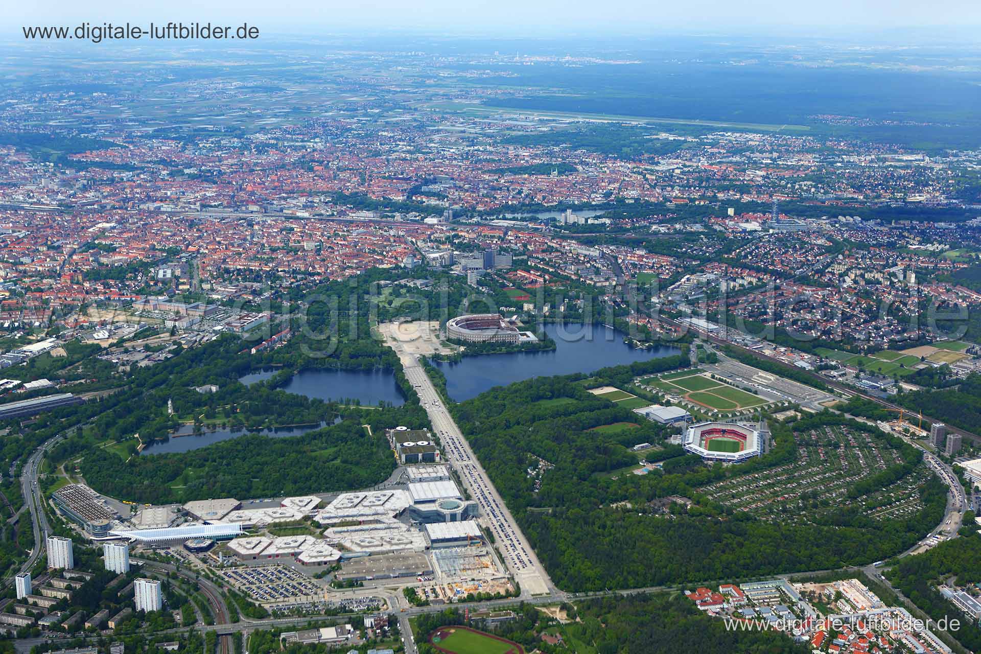 Titel: Messezentrum, Bildnummer: c036130, Ort / Stadt: Nürnberg, (Land)Kreis: kreisfreie Stadt Nürnberg, Regierungsbezirk: Mittelfranken, Bundesland: Bayern, Aufnahmedatum: 15.05.2013, Schlagwörter: Luftbild, Luftbilder, Luftbildfotografie, Luftaufnahme, Luftbildaufnahme, Luftfoto, Vogelperspektive, Vogelansicht, Deutschland, Schräg- und Senkrecht-Luftaufnahmen, Orthofotografie, CCN, Langwasser, Dutzendteich, Messe, Messezentrum, Messen, Baustelle, Ausstellung, Ausstellungen, Bauernfeind, Große