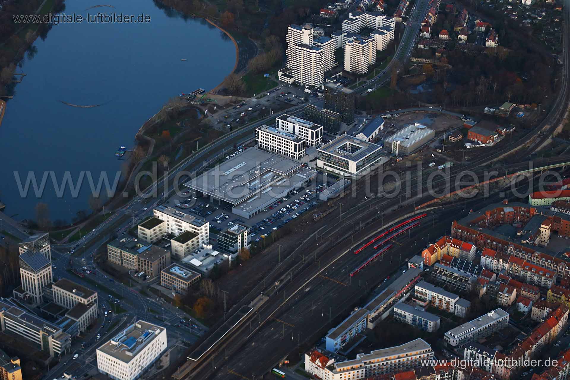 Titel: Milchhof Palais, Bildnummer: b182620, Ort / Stadt: Nürnberg, (Land)Kreis: kreisfreie Stadt Nürnberg, Regierungsbezirk: Mittelfranken, Bundesland: Bayern, Aufnahmedatum: 22.12.2015, Schlagwörter: Luftbild, Luftbilder, Luftbildfotografie, Luftaufnahme, Luftbildaufnahme, Luftfoto, Vogelperspektive, Vogelansicht, Deutschland, Schräg- und Senkrecht-Luftaufnahmen, Orthofotografie, ehem. Milchhof, Wöhrder See, Norikerstraße, Neubau, Neubaugebiet, Wöhrder Talübergang, Dürrenhof, Am Tullnaupark, T