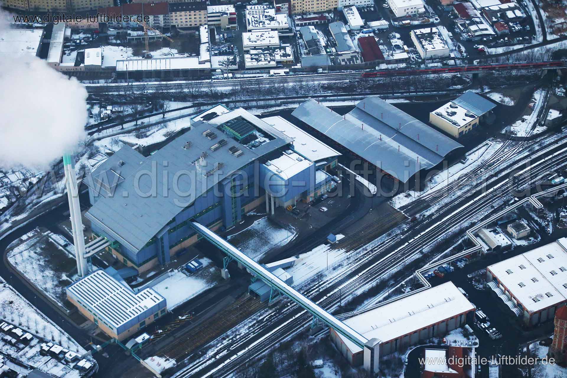 Titel: Müllverbrennungsanlage, Bildnummer: c190480, Ort / Stadt: Nürnberg, (Land)Kreis: kreisfreie Stadt Nürnberg, Regierungsbezirk: Mittelfranken, Bundesland: Bayern, Aufnahmedatum: 21.01.2016, Schlagwörter: Luftbild, Luftbilder, Luftbildfotografie, Luftaufnahme, Luftbildaufnahme, Luftfoto, Vogelperspektive, Vogelansicht, Deutschland, Schräg- und Senkrecht-Luftaufnahmen, Orthofotografie, Müllverbrennungsanlage, Müll, Müllverbrennung, Hermansstraße, Sandreuth, Energiegewinnung, Industrie, Monat: