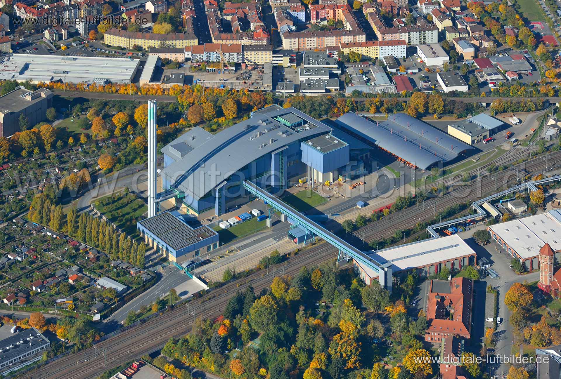 Titel: Müllverbrennungsanlage, Bildnummer: n075320, Ort / Stadt: Nürnberg, (Land)Kreis: kreisfreie Stadt Nürnberg, Regierungsbezirk: Mittelfranken, Bundesland: Bayern, Aufnahmedatum: 19.10.2013, Schlagwörter: Luftbild, Luftbilder, Luftbildfotografie, Luftaufnahme, Luftbildaufnahme, Luftfoto, Vogelperspektive, Vogelansicht, Deutschland, Schräg- und Senkrecht-Luftaufnahmen, Orthofotografie, Müllverbrennungsanlage, St. Leonhard, Schweinau, Hermannstraße, Fikenstraße, Tulpenstraße, Nelkenstraße, Wil