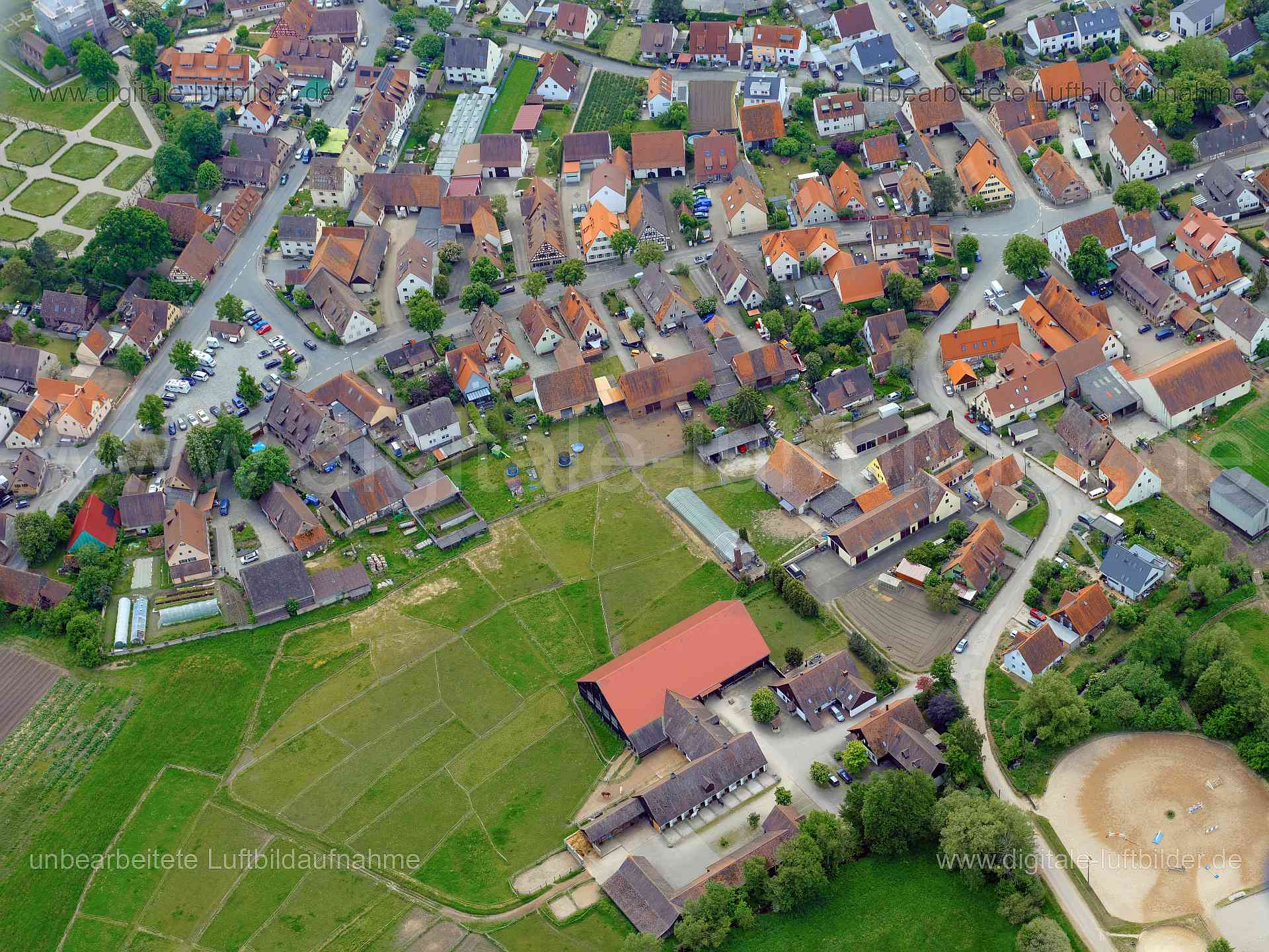 Luftbild - Neunhof, Ort: Nürnberg, Tags: Neunhof, Pferdehof, Pferdestall, , An der Rösselwiese, Kreuzäckerstraße, Neunhofe...
