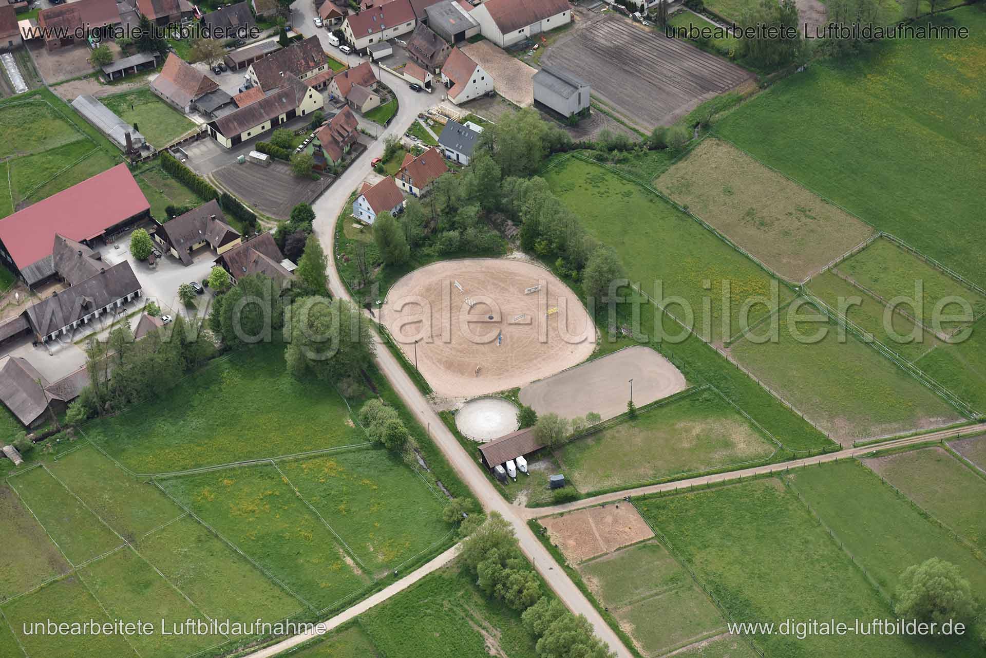 Titel: Neunhof Koppel, Bildnummer: n144170, Ort / Stadt: Nürnberg, (Land)Kreis: kreisfreie Stadt Nürnberg, Regierungsbezirk: Mittelfranken, Bundesland: Bayern, Aufnahmedatum: 11.05.2015, Schlagwörter: Luftbild, Luftbilder, Luftbildfotografie, Luftaufnahme, Luftbildaufnahme, Luftfoto, Vogelperspektive, Vogelansicht, Deutschland, Schräg- und Senkrecht-Luftaufnahmen, Orthofotografie, Neunhof, 90427, Koppel, Kreuzäckerstraße, Reitstall, Pferdestall, Neunhof Koppel, Monat: Mai, Jahreszeit: Sommer, Ta