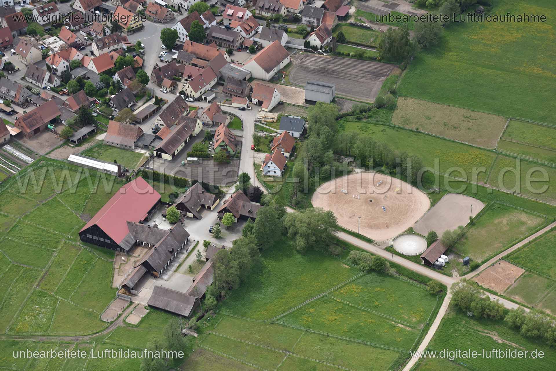 Titel: Neunhof Koppel, Bildnummer: n144180, Ort / Stadt: Nürnberg, (Land)Kreis: kreisfreie Stadt Nürnberg, Regierungsbezirk: Mittelfranken, Bundesland: Bayern, Aufnahmedatum: 11.05.2015, Schlagwörter: Luftbild, Luftbilder, Luftbildfotografie, Luftaufnahme, Luftbildaufnahme, Luftfoto, Vogelperspektive, Vogelansicht, Deutschland, Schräg- und Senkrecht-Luftaufnahmen, Orthofotografie, Neunhof, 90427, Koppel, Kreuzäckerstraße, Reitstall, Untere Dorfstraße, Neunhofer Hauptstraße, Landwirtschaft, Feldw