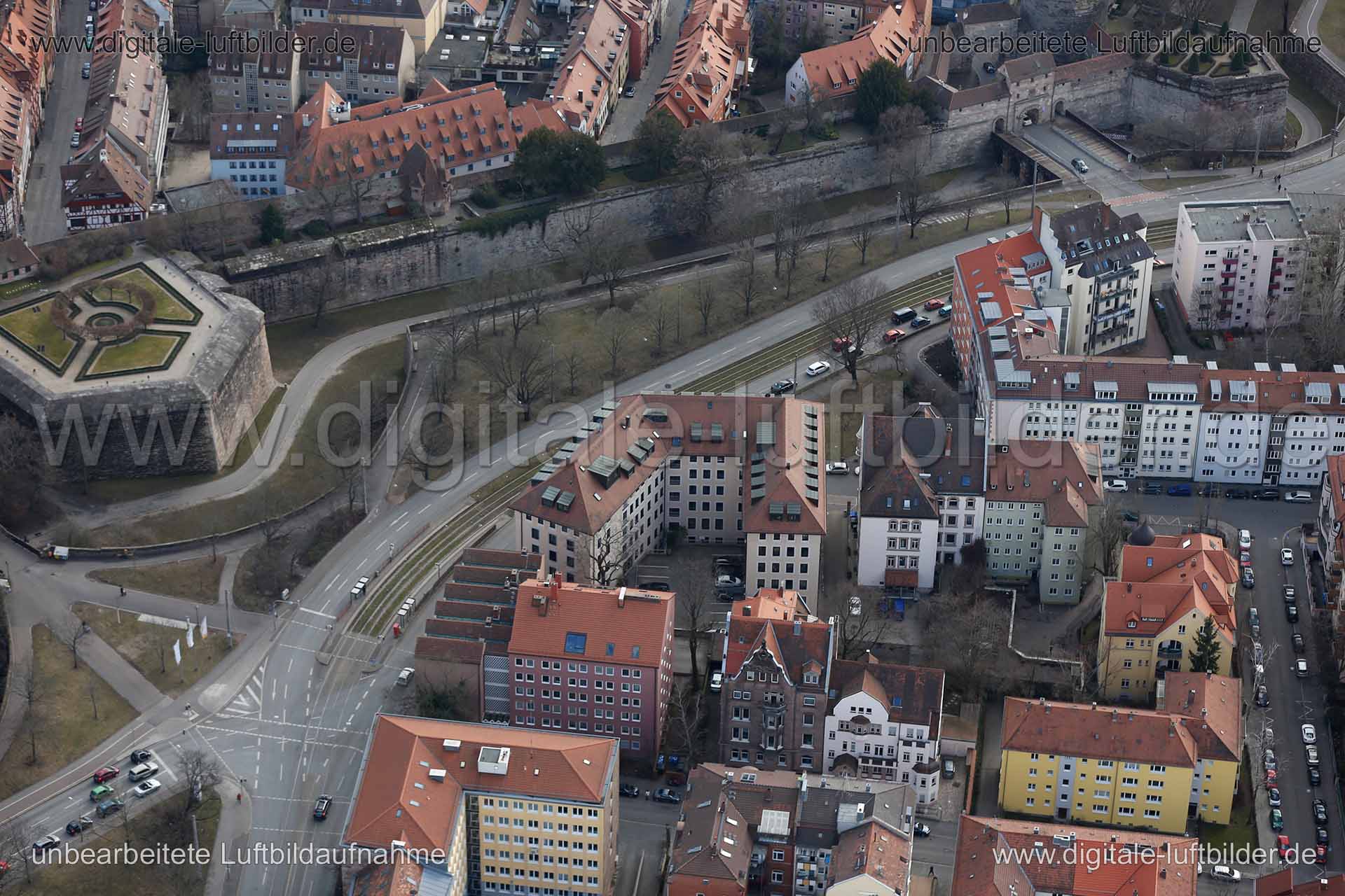 Titel: Neutorgraben, Bildnummer: c134860, Ort / Stadt: Nürnberg, (Land)Kreis: kreisfreie Stadt Nürnberg, Regierungsbezirk: Mittelfranken, Bundesland: Bayern, Aufnahmedatum: 03.03.2015, Schlagwörter: Luftbild, Luftbilder, Luftbildfotografie, Luftaufnahme, Luftbildaufnahme, Luftfoto, Vogelperspektive, Vogelansicht, Deutschland, Schräg- und Senkrecht-Luftaufnahmen, Orthofotografie, Neutorgraben, Nordstadt, Burgschmietstraße, Weigelstraße, Frommannstraße, Campestraße, Tasslov Verlag, Monat: März, Ja