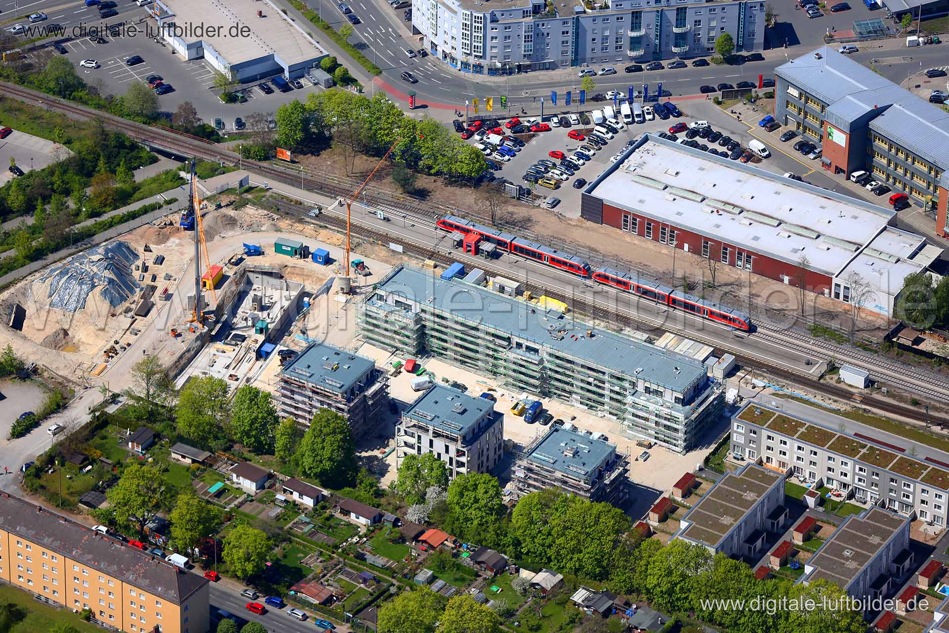 Titel: Nordostbahnhof, Bildnummer: c211370, Ort / Stadt: Nürnberg, (Land)Kreis: kreisfreie Stadt Nürnberg, Regierungsbezirk: Mittelfranken, Bundesland: Bayern, Aufnahmedatum: 04.05.2016, Schlagwörter: Luftbild, Luftbilder, Luftbildfotografie, Luftaufnahme, Luftbildaufnahme, Luftfoto, Vogelperspektive, Vogelansicht, Deutschland, Schräg- und Senkrecht-Luftaufnahmen, Orthofotografie, Nordostbahnhof, Gräfenbergbahn, Zug, Station, Wagon, Bahn, Deutsche Bahn, Neubau, Baustelle, Großbaustelle, Bessemer