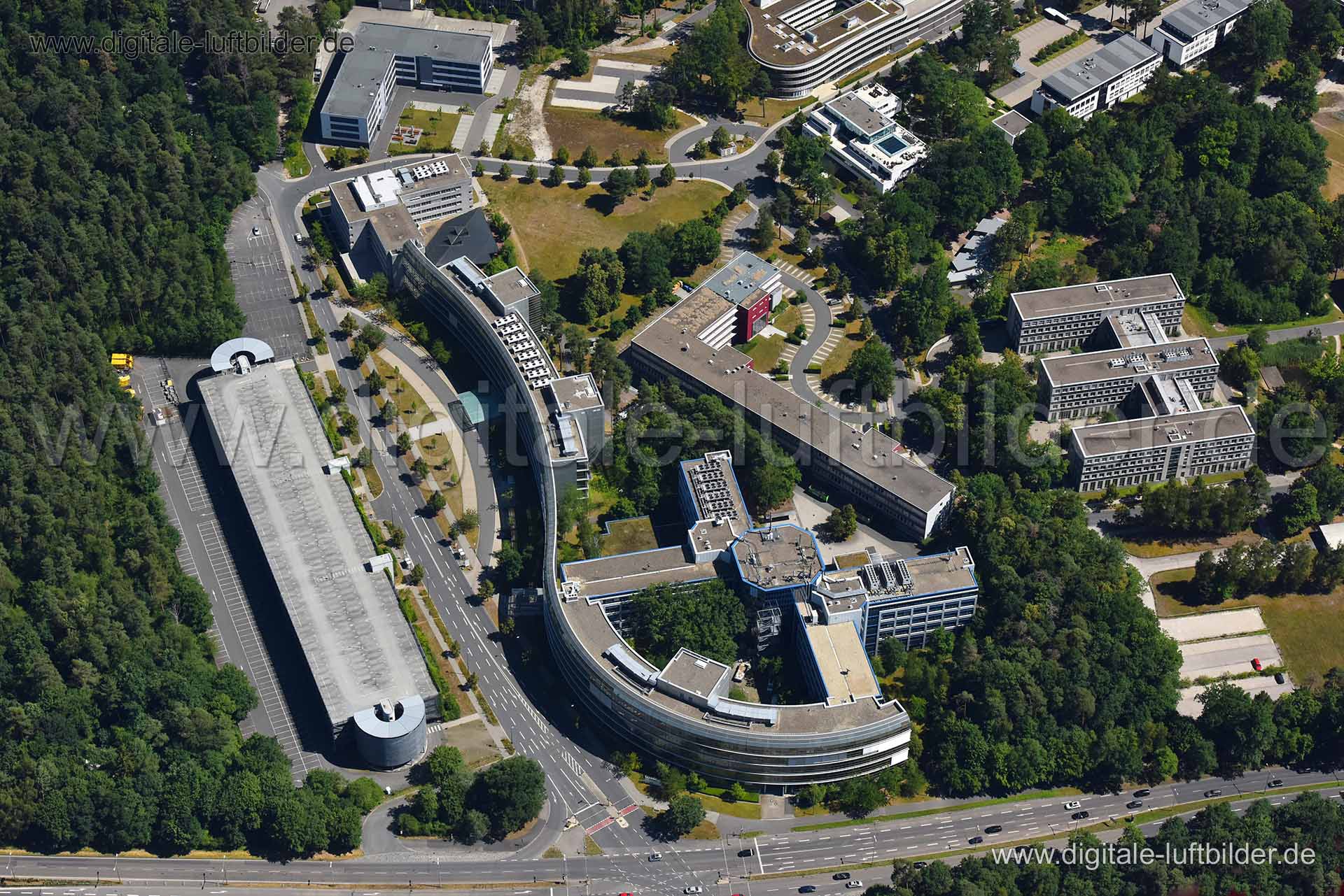 Titel: Nordostpark, Bildnummer: n275090, Ort / Stadt: Nürnberg, (Land)Kreis: kreisfreie Stadt Nürnberg, Regierungsbezirk: Mittelfranken, Bundesland: Bayern, Aufnahmedatum: 30.06.2018, Schlagwörter: Luftbild, Luftbilder, Luftbildfotografie, Luftaufnahme, Luftbildaufnahme, Luftfoto, Vogelperspektive, Vogelansicht, Deutschland, Schräg- und Senkrecht-Luftaufnahmen, Orthofotografie, 90411, 90491, Thurn-und-Taxis-Straße, Bierweg, Nordostpark, Loft 96, IVG, Gewerbeflächen, Gewerbeflächen & Gewerbeimmob