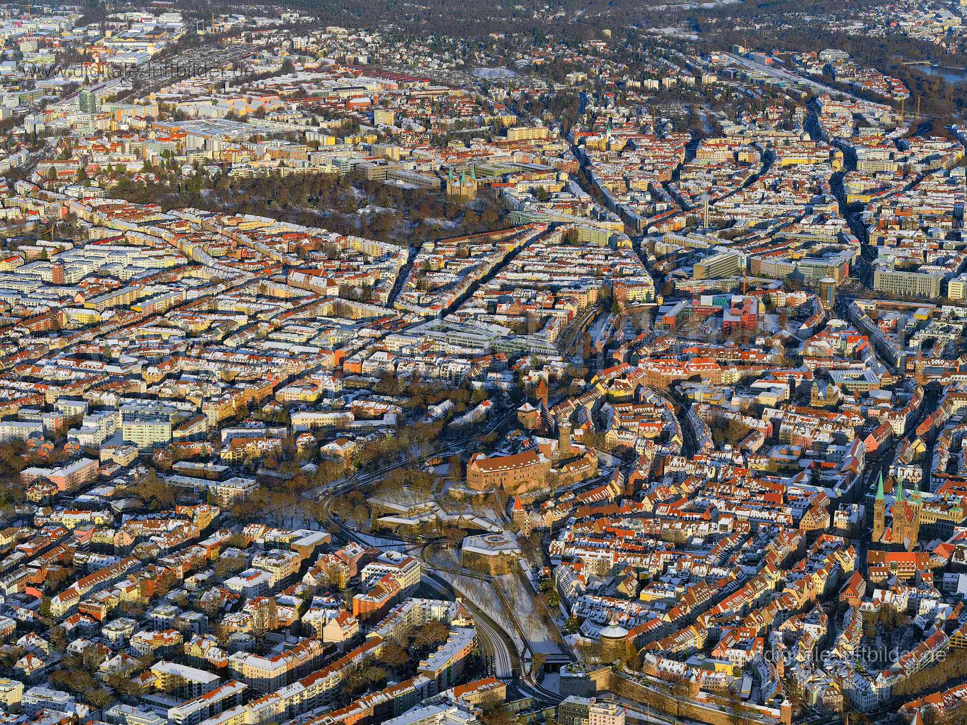 Titel: Nordstadt, Bildnummer: f393470, Ort / Stadt: Nürnberg, (Land)Kreis: kreisfreie Stadt Nürnberg, Regierungsbezirk: Mittelfranken, Bundesland: Bayern, Aufnahmedatum: 13.02.2021, Schlagwörter: Luftbild, Luftbilder, Luftbildfotografie, Luftaufnahme, Luftbildaufnahme, Luftfoto, Vogelperspektive, Vogelansicht, Schräg- und Senkrecht-Luftaufnahmen, Orthofotografie, Deutschland, Schnee, Eis, 90403, Nürnberg, 90408, 90409, 90419, 90402, Treibberg, Pirckheimerstraße, Rollnerstraße, Tetzelgasse, Inner