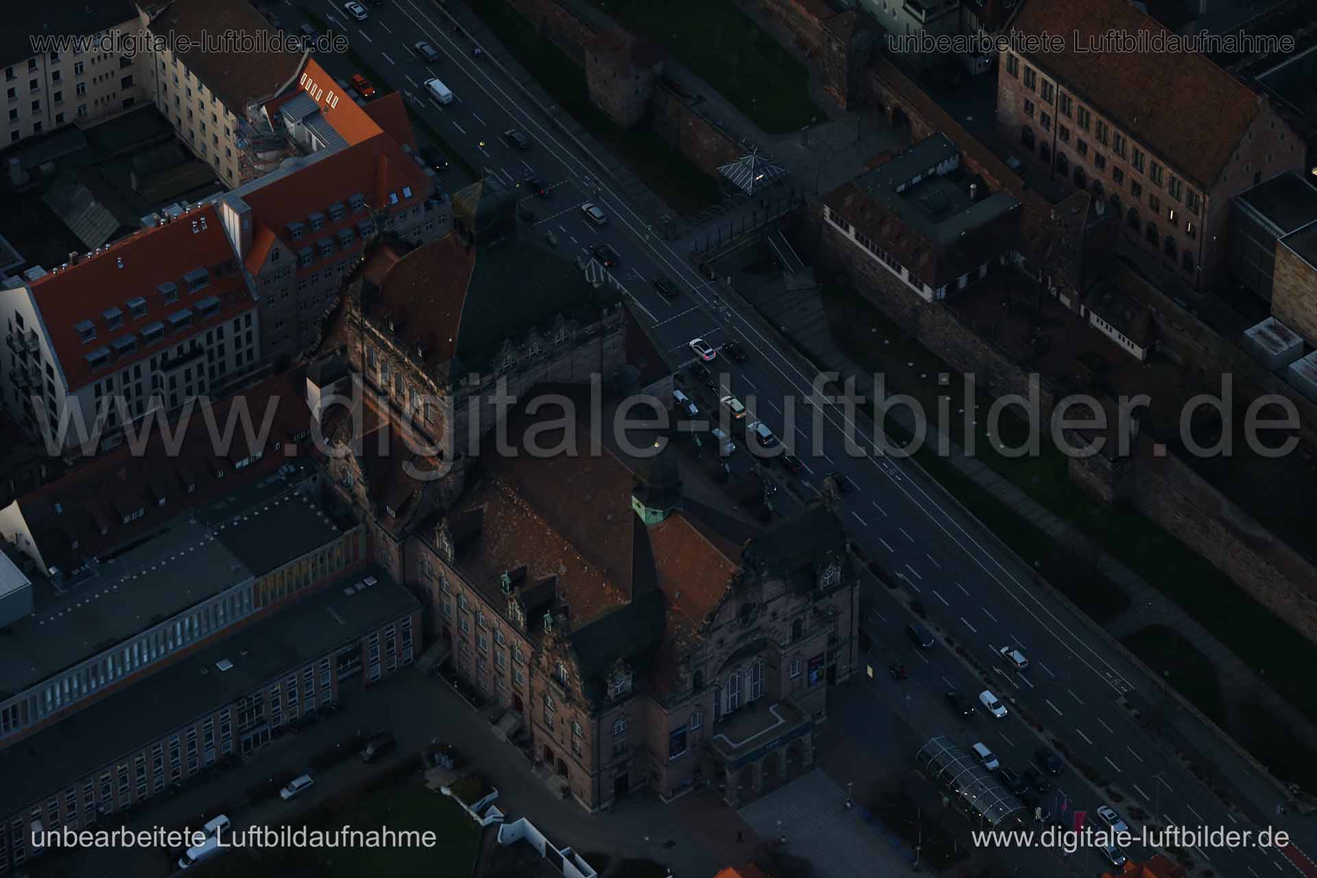 Titel: Opernhaus, Bildnummer: b182490, Ort / Stadt: Nürnberg, (Land)Kreis: kreisfreie Stadt Nürnberg, Regierungsbezirk: Mittelfranken, Bundesland: Bayern, Aufnahmedatum: 22.12.2015, Schlagwörter: Luftbild, Luftbilder, Luftbildfotografie, Luftaufnahme, Luftbildaufnahme, Luftfoto, Vogelperspektive, Vogelansicht, Deutschland, Schräg- und Senkrecht-Luftaufnahmen, Orthofotografie, Frauentorgraben, Lessingstraße, Opernhaus, Neubau, Weidenkellerstraße, Richard-Wagner-Platz, Monat: Dezember, Jahreszeit: